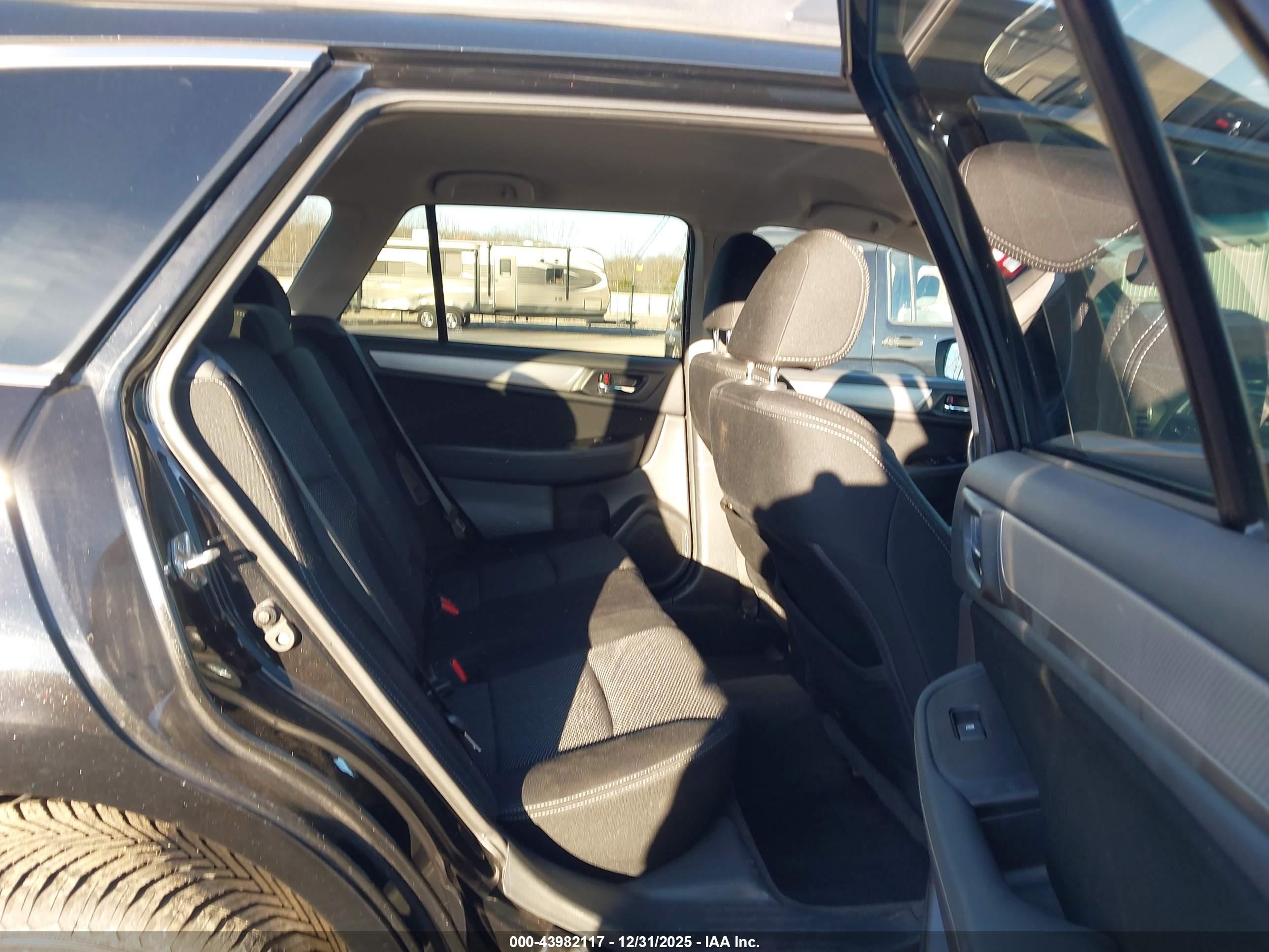 SUBARU OUTBACK image 8