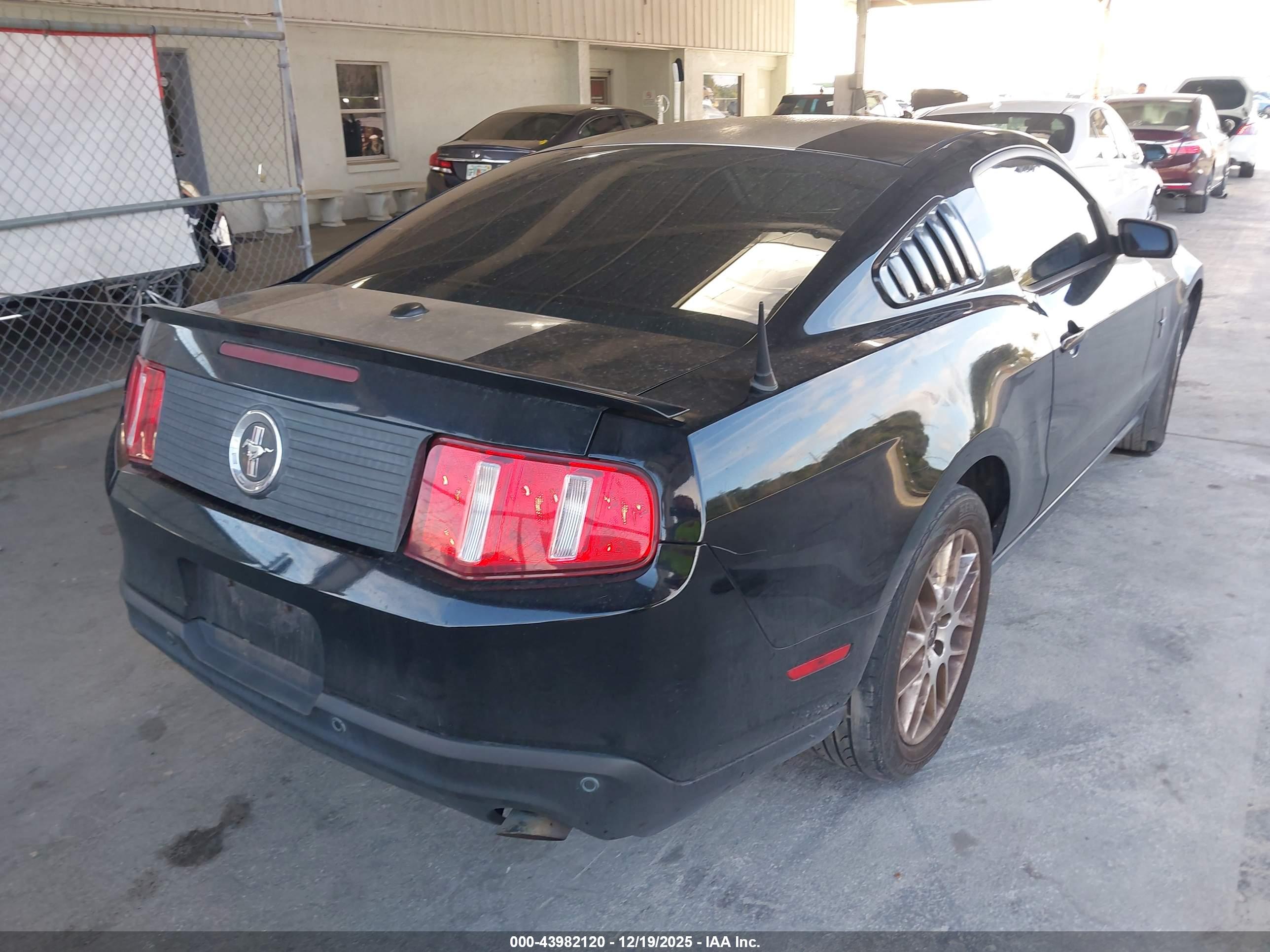 FORD MUSTANG image 4