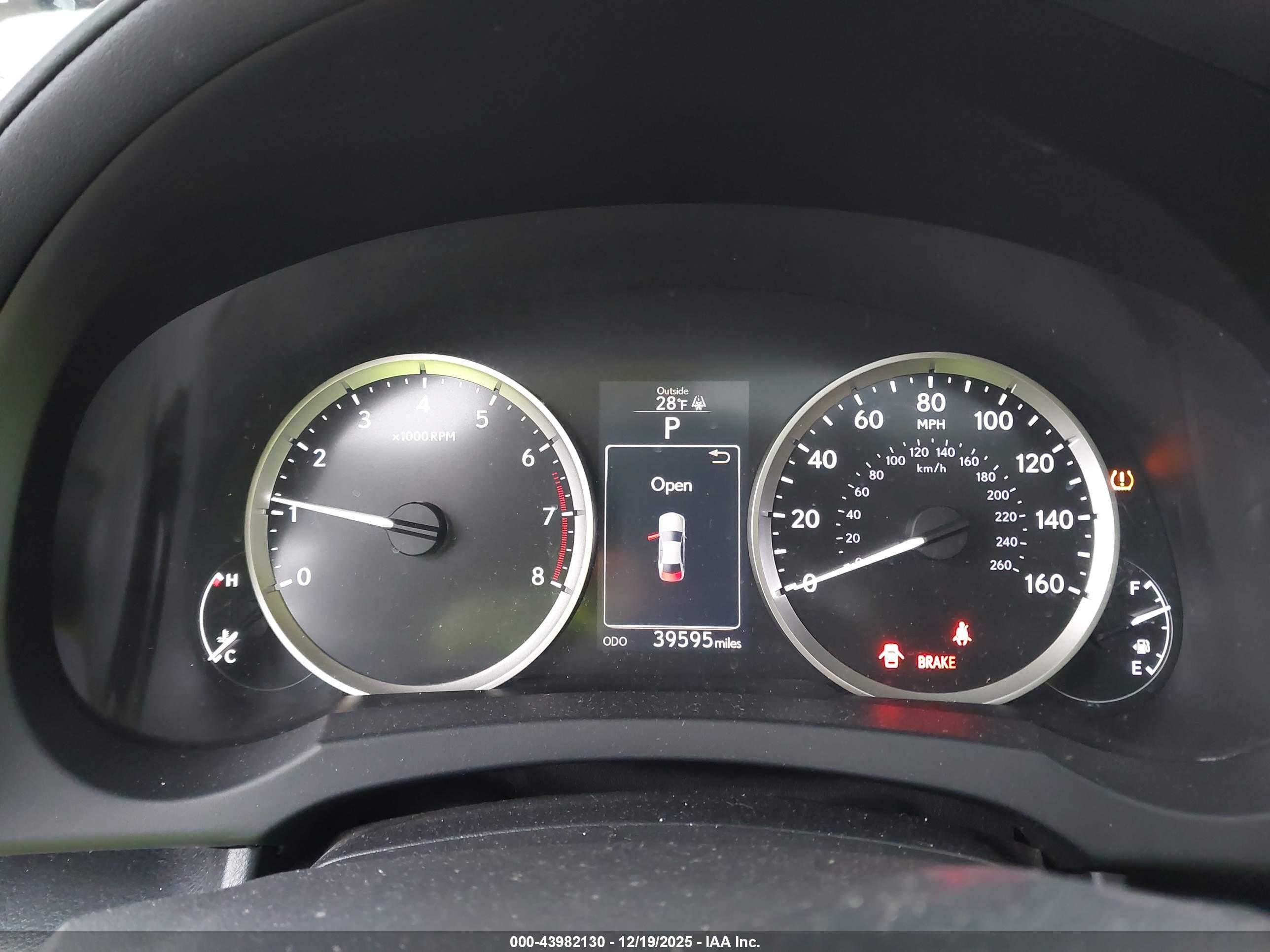 LEXUS IS image 7