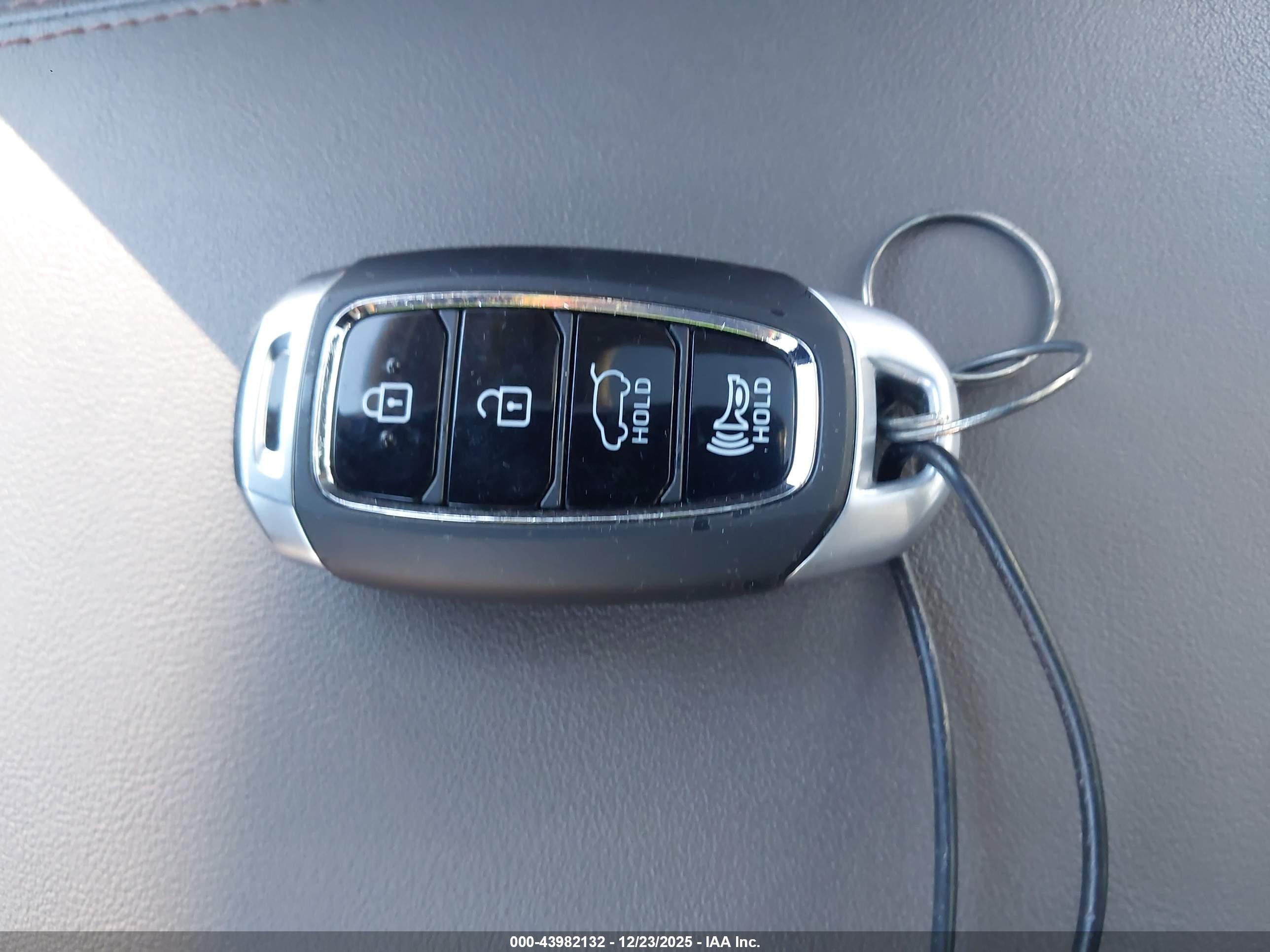HYUNDAI SANTA image 11