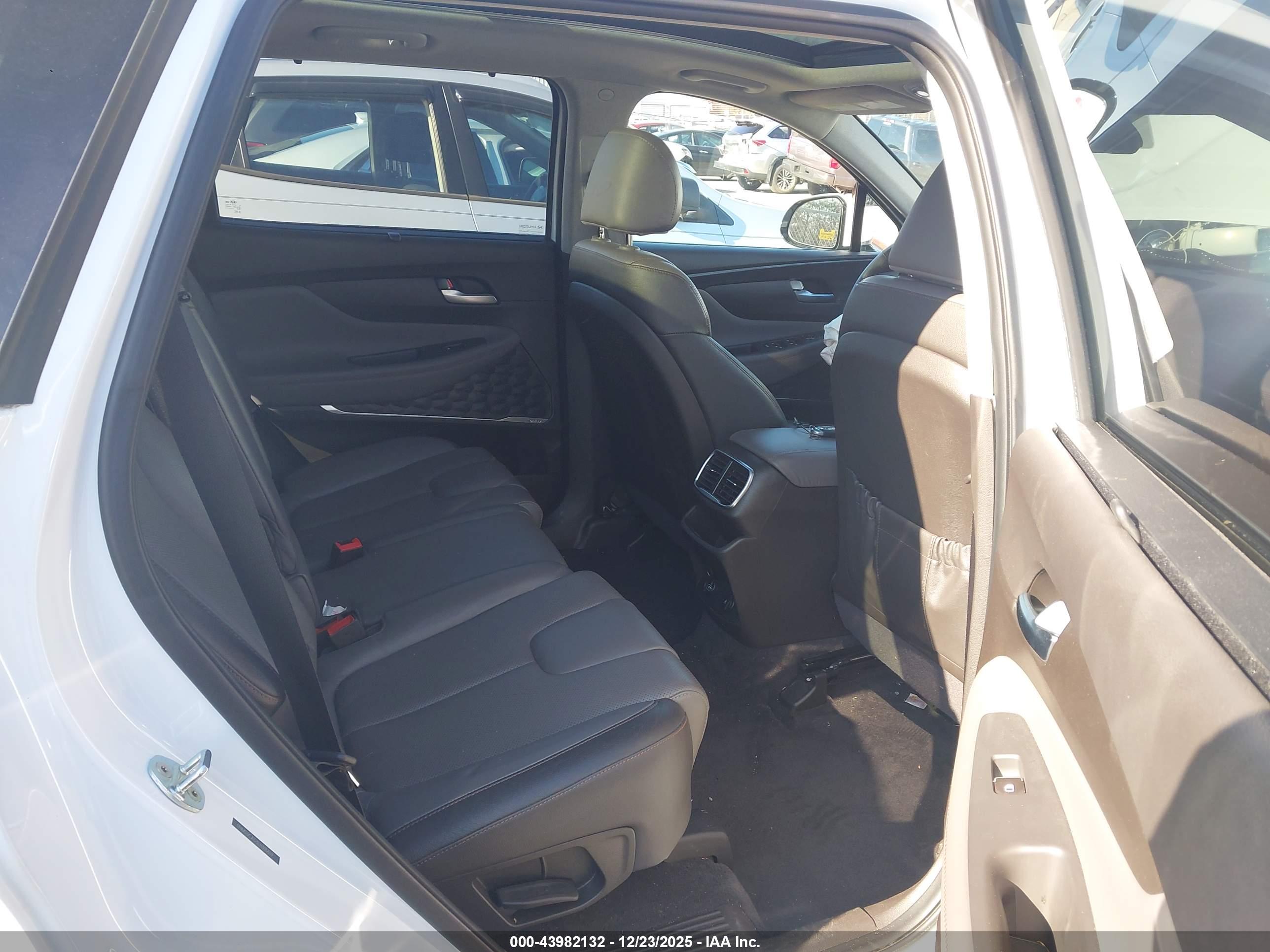 HYUNDAI SANTA image 8