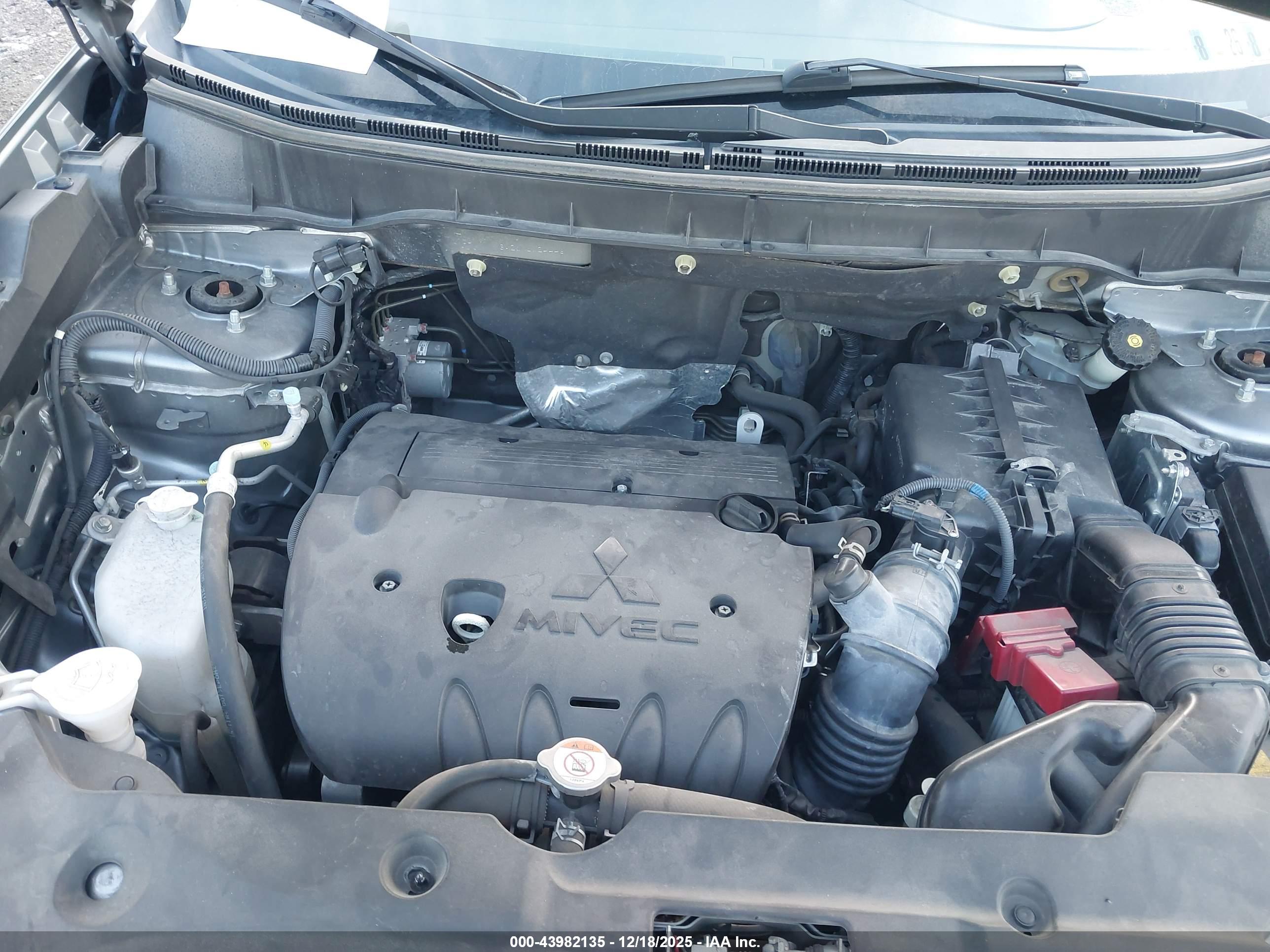 MITSUBISHI OUTLANDER image 10