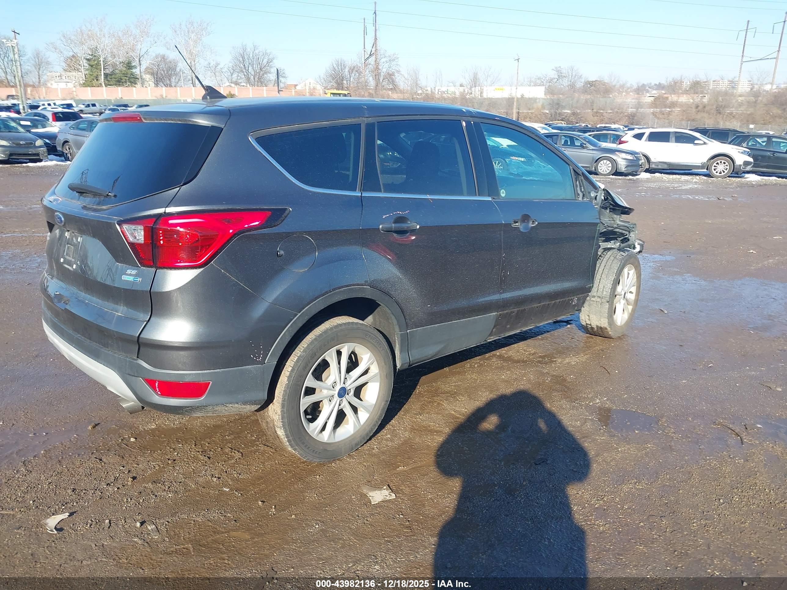 FORD ESCAPE image 4
