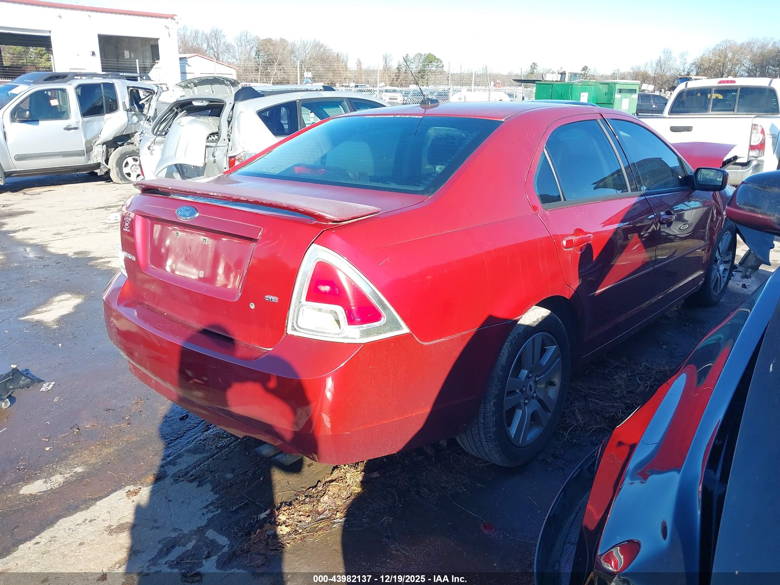 FORD FUSION image 4