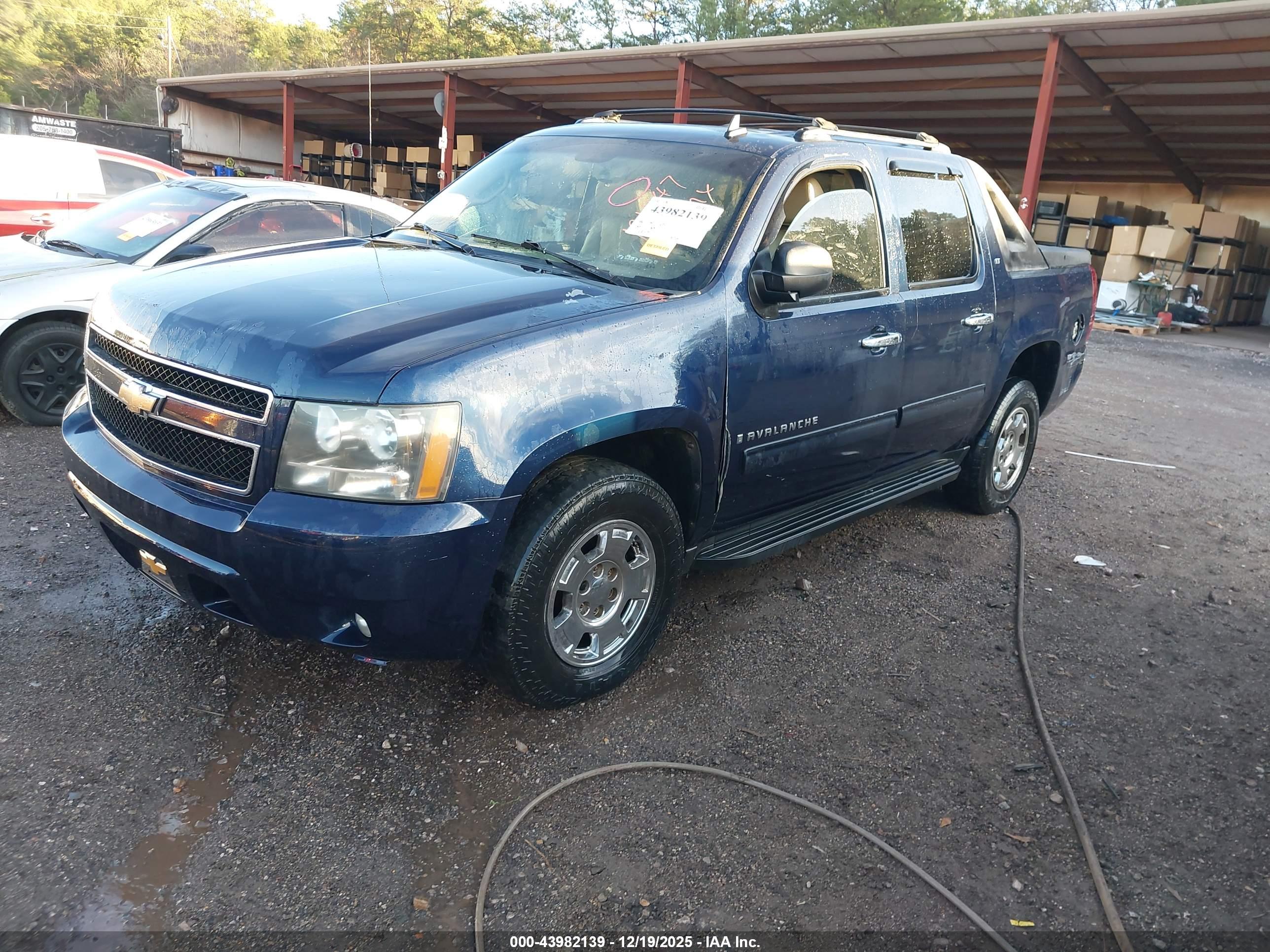 CHEVROLET AVALANCHE image 2