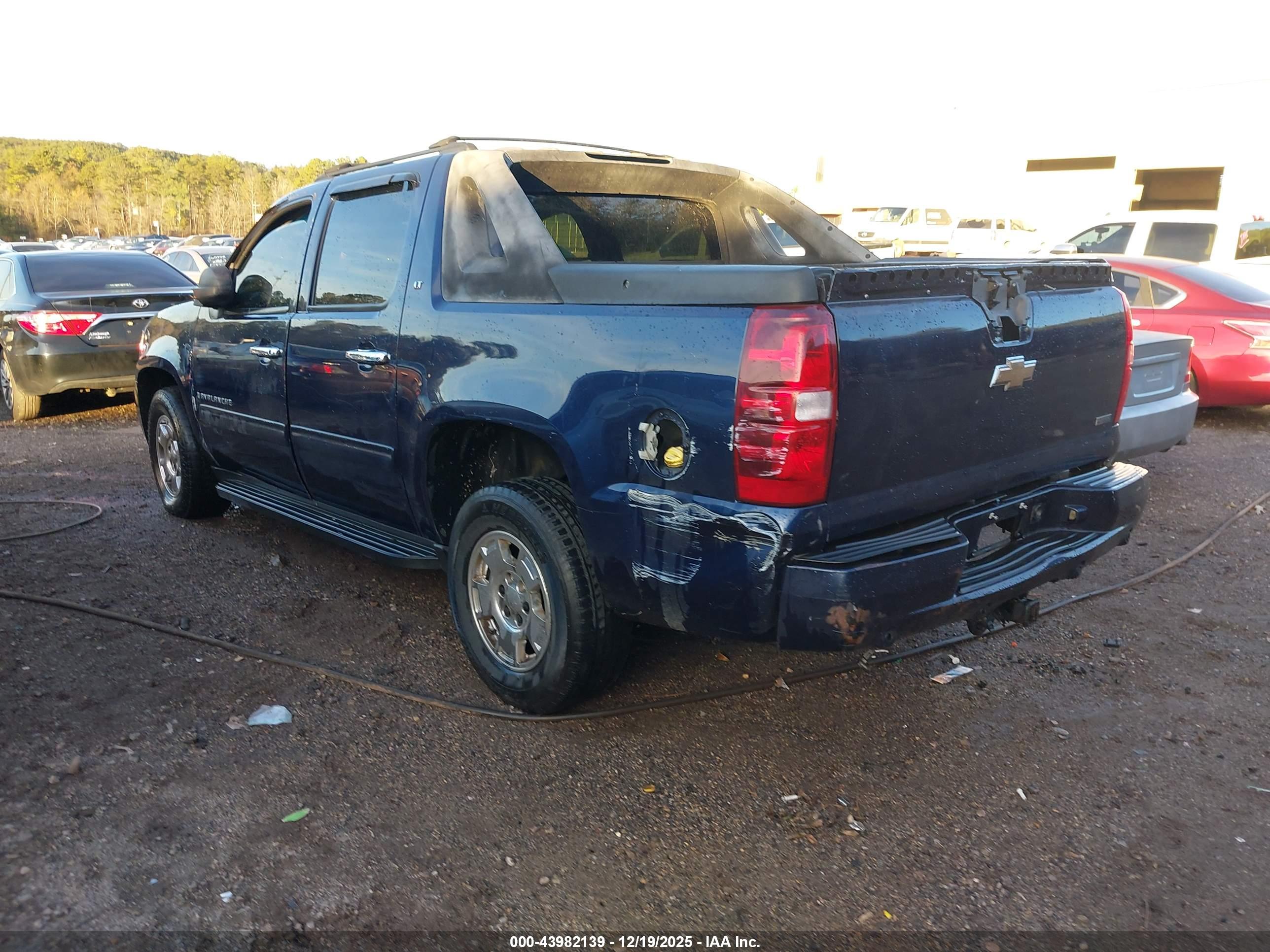 CHEVROLET AVALANCHE image 3
