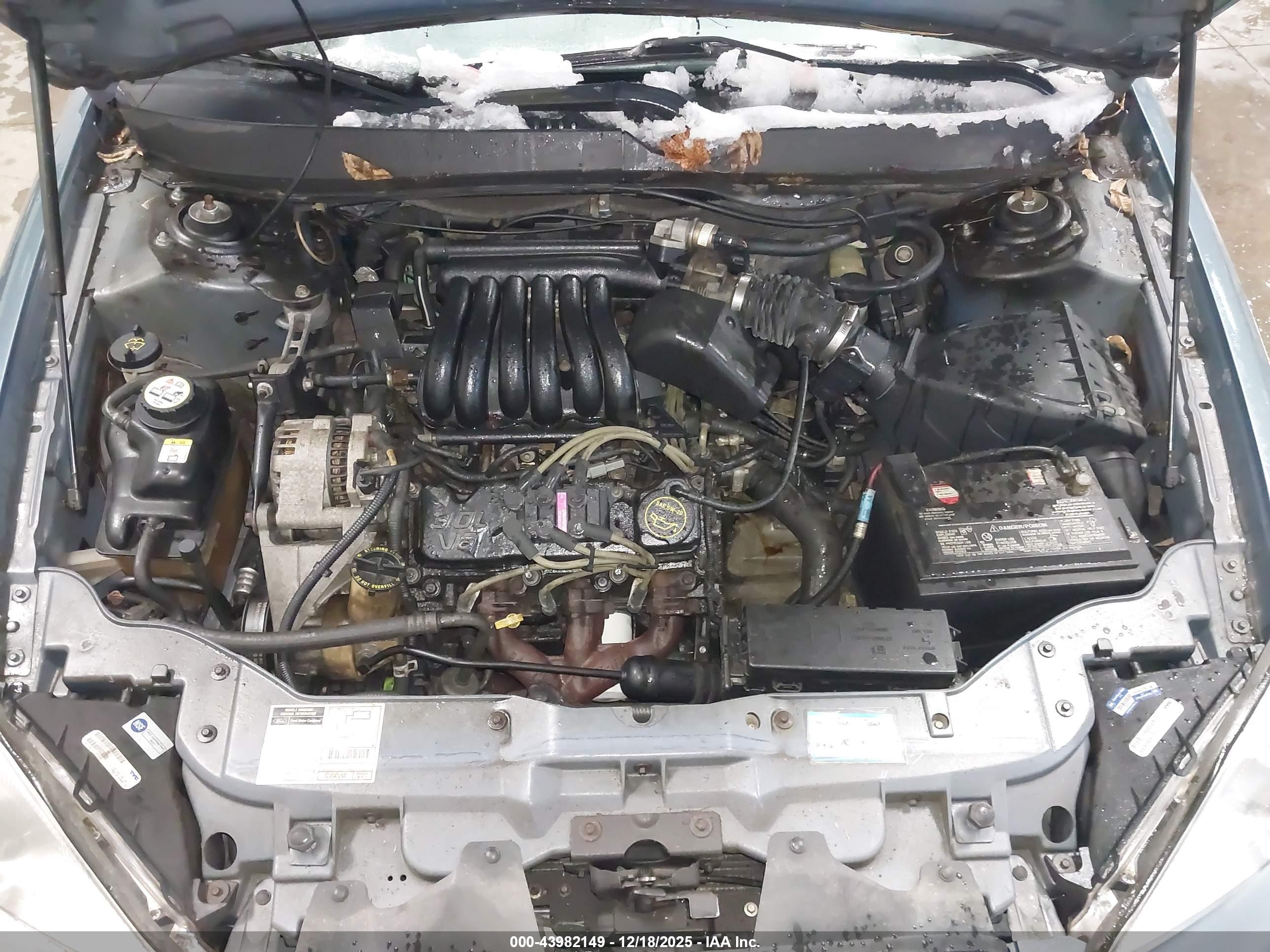 FORD TAURUS image 10