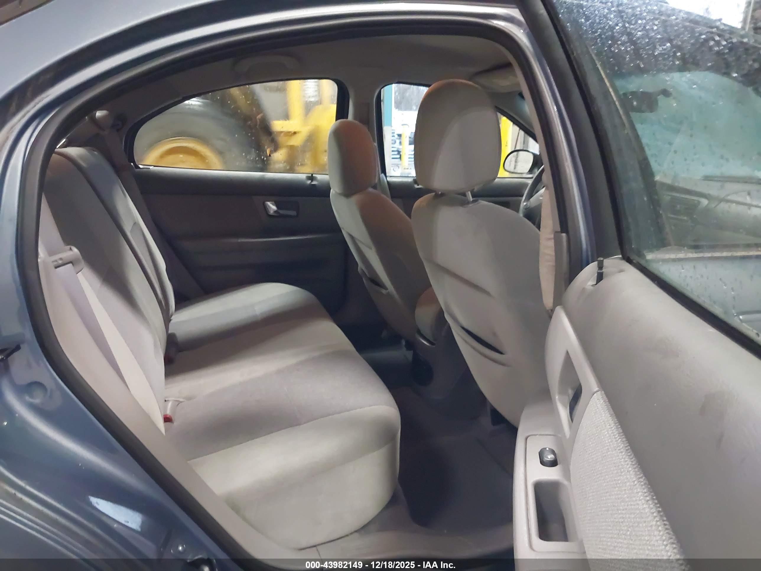 FORD TAURUS image 8