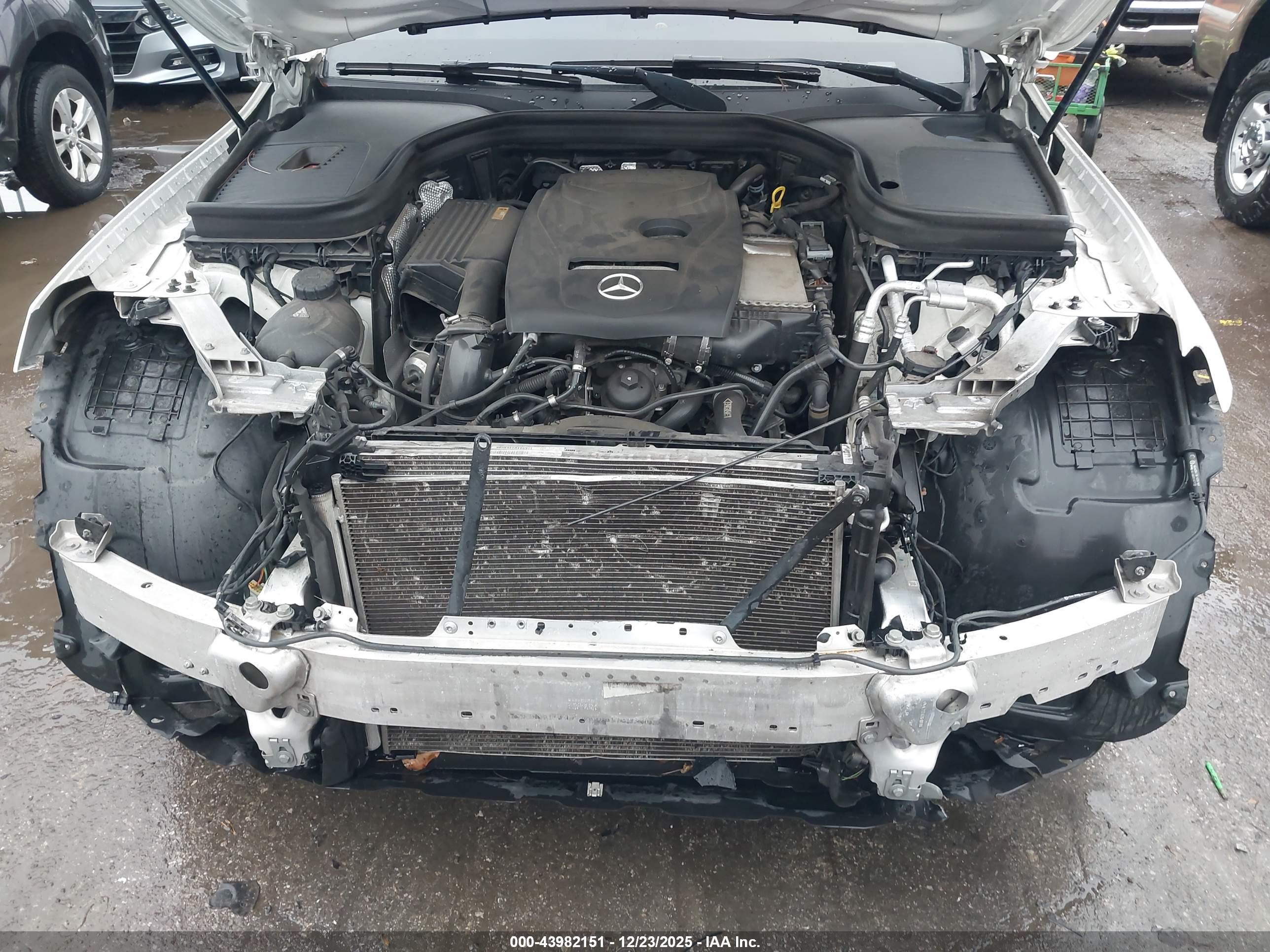 MERCEDES-BENZ GLC image 10