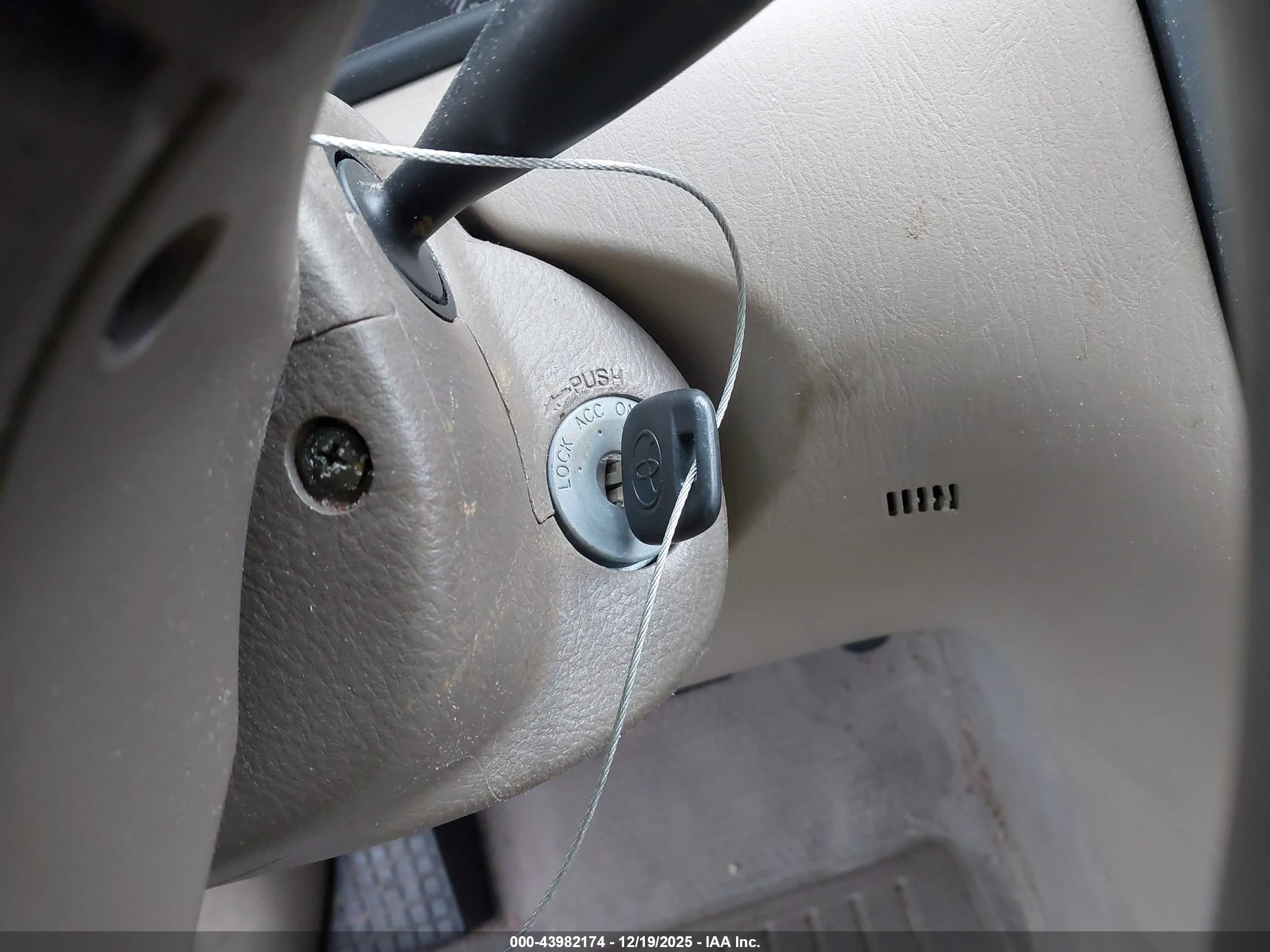 TOYOTA COROLLA image 11