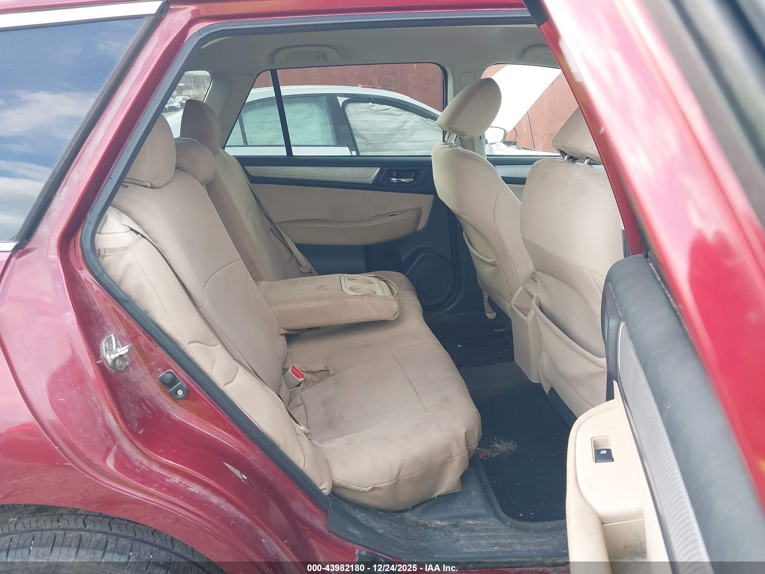 SUBARU OUTBACK image 8
