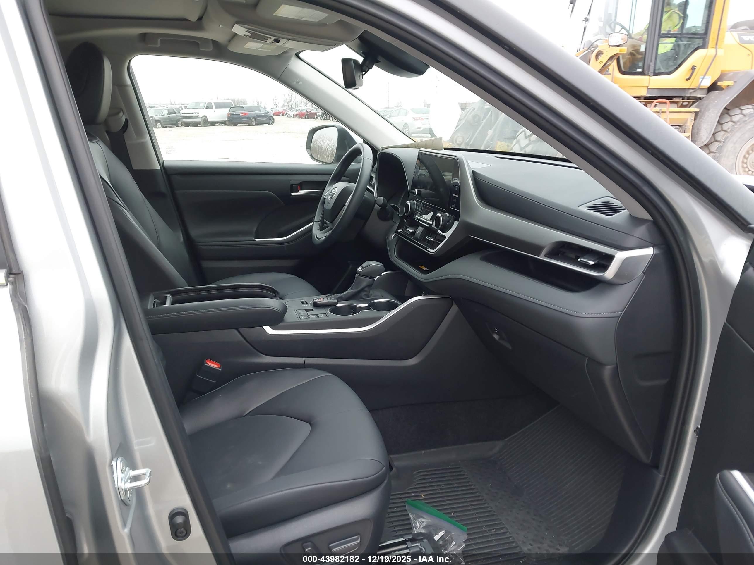TOYOTA HIGHLANDER image 5