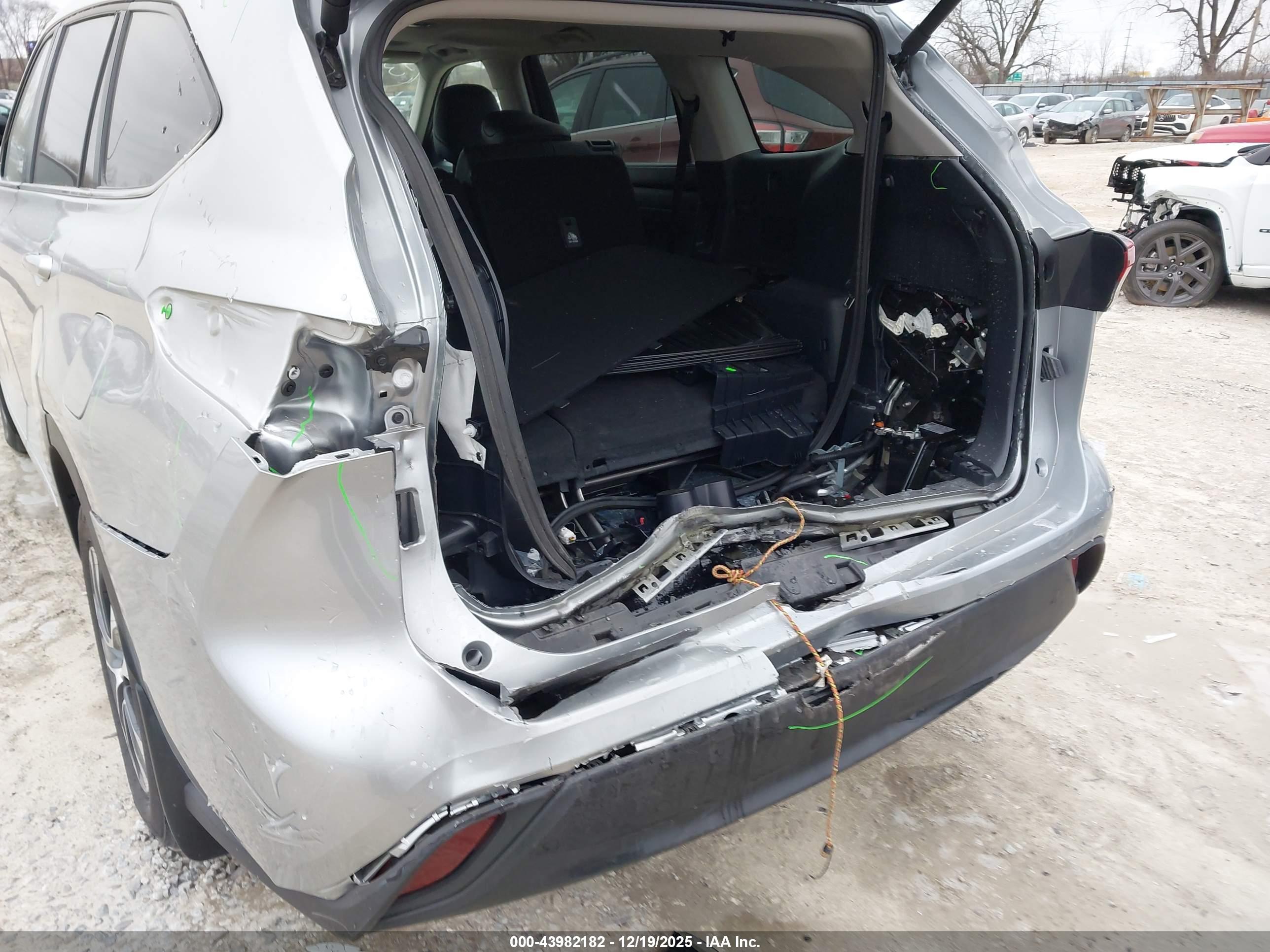 TOYOTA HIGHLANDER image 6