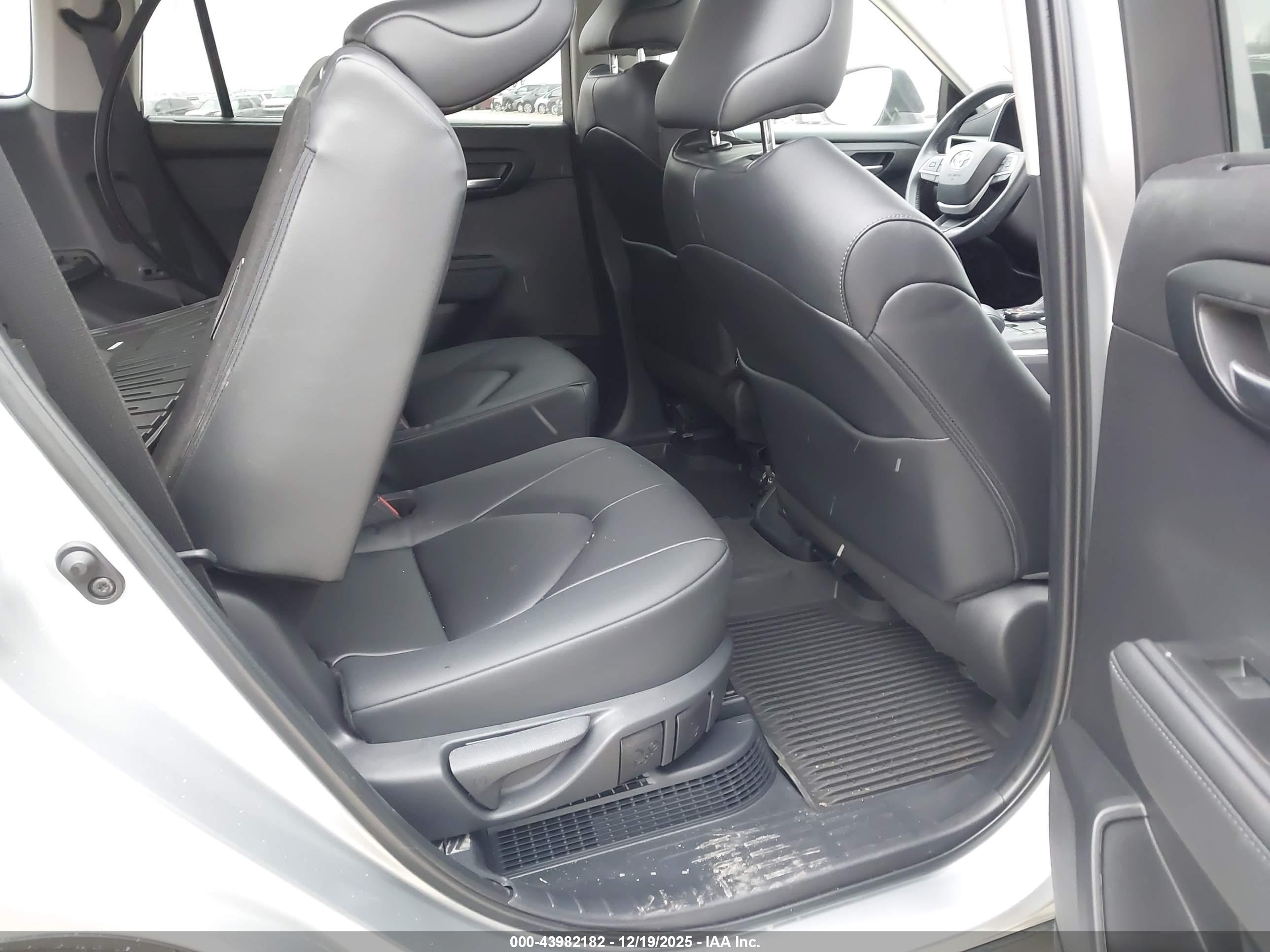TOYOTA HIGHLANDER image 8