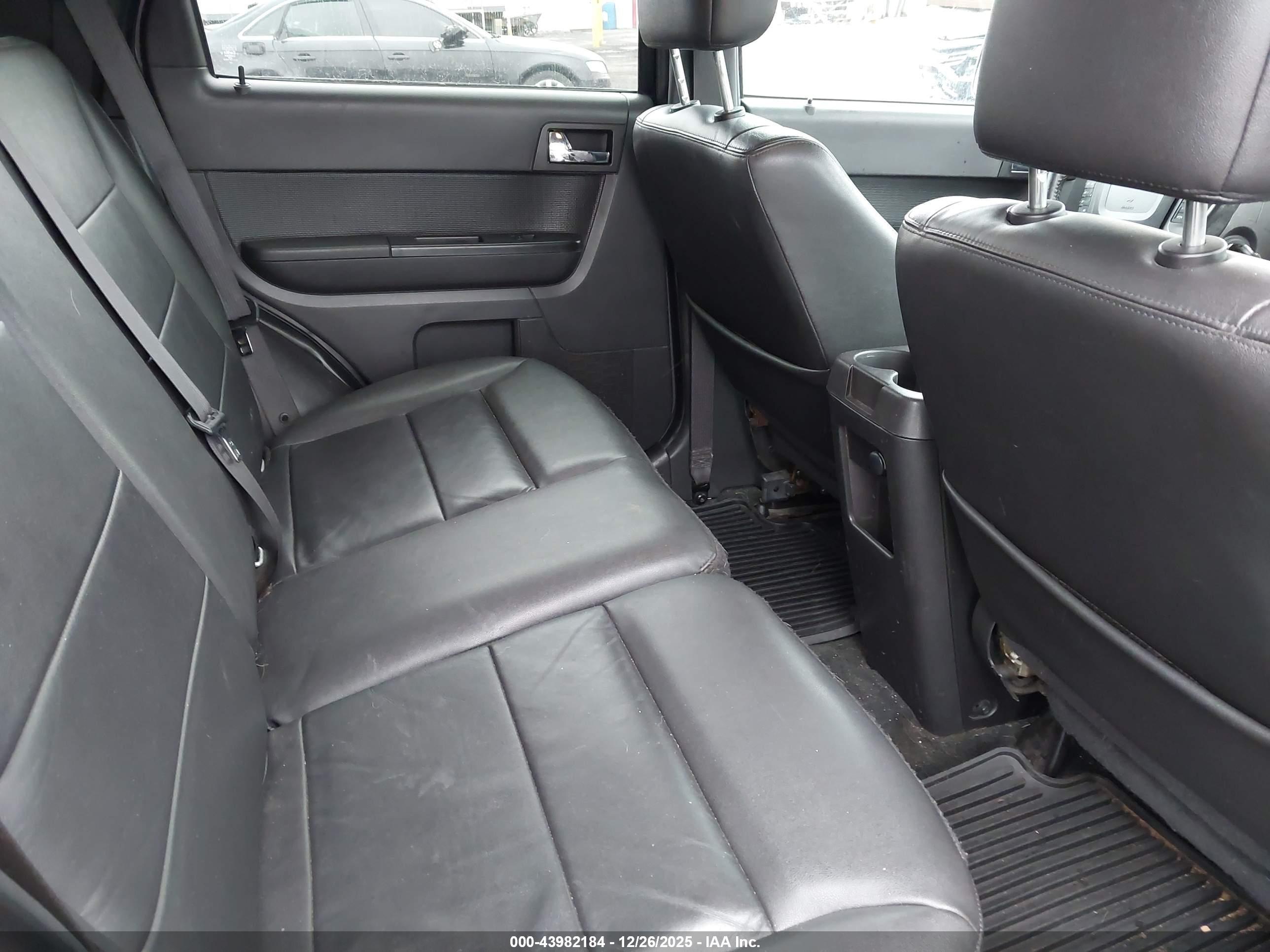 FORD ESCAPE image 8