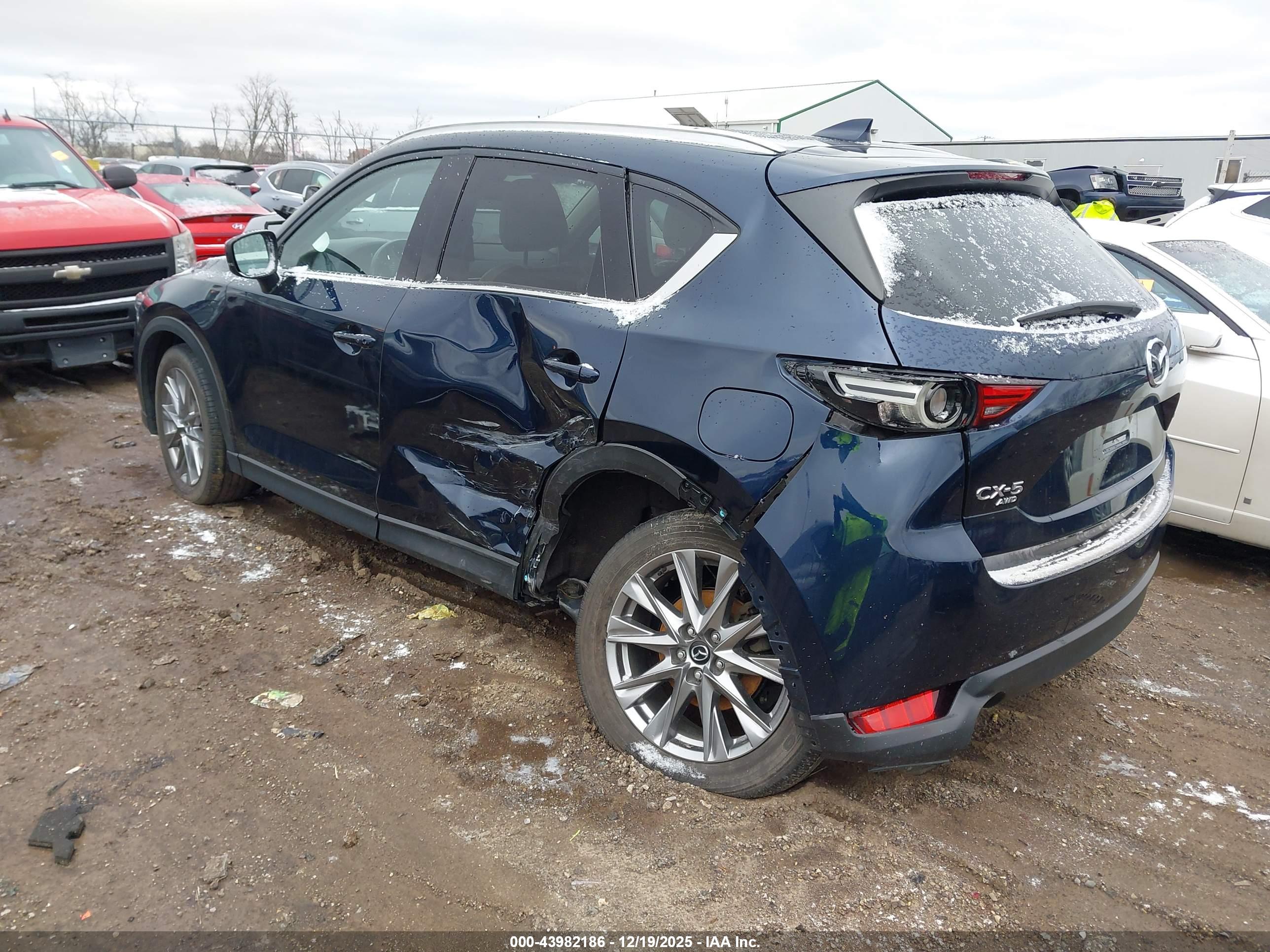 MAZDA CX-5 image 3