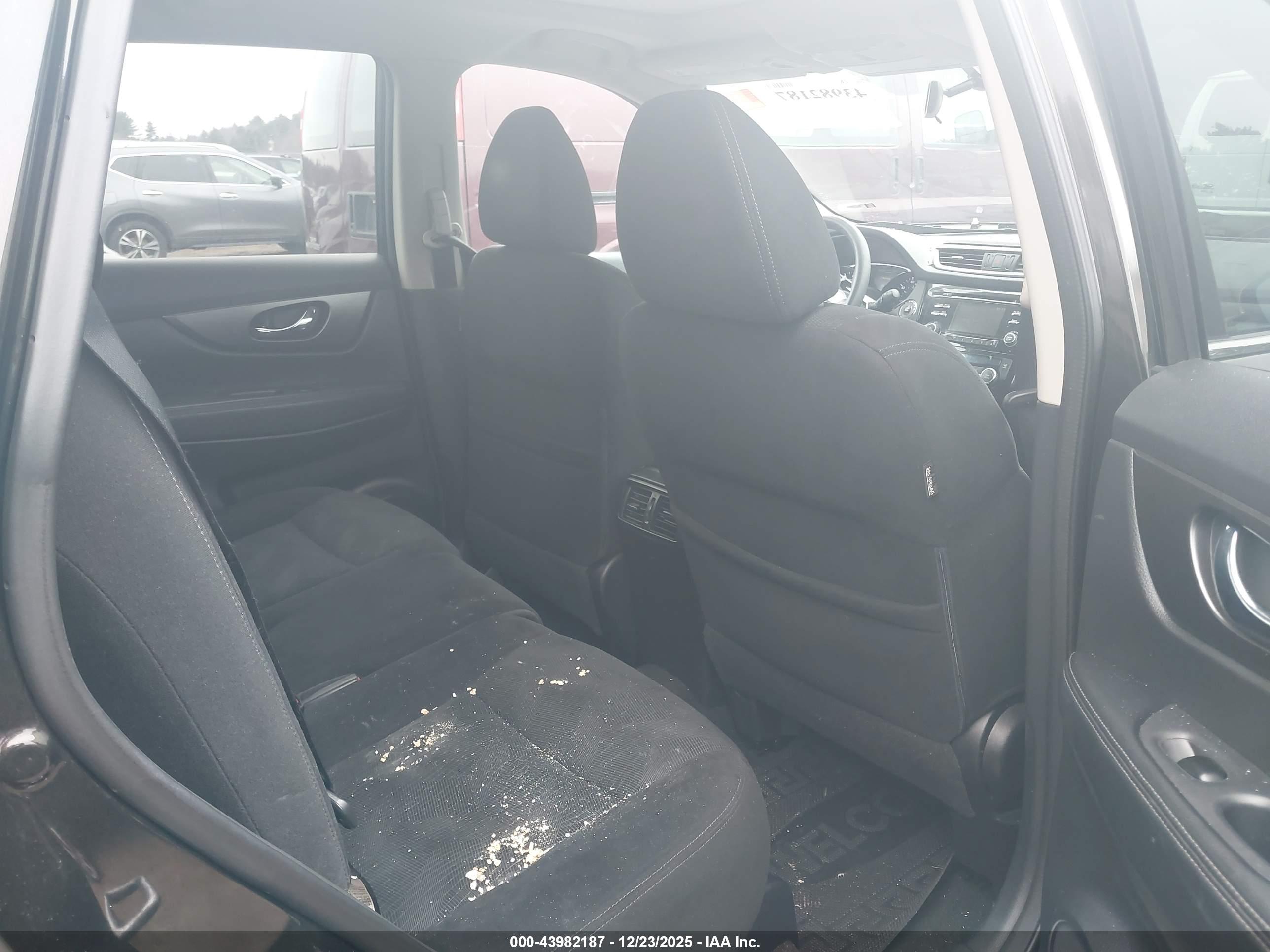 NISSAN ROGUE image 8