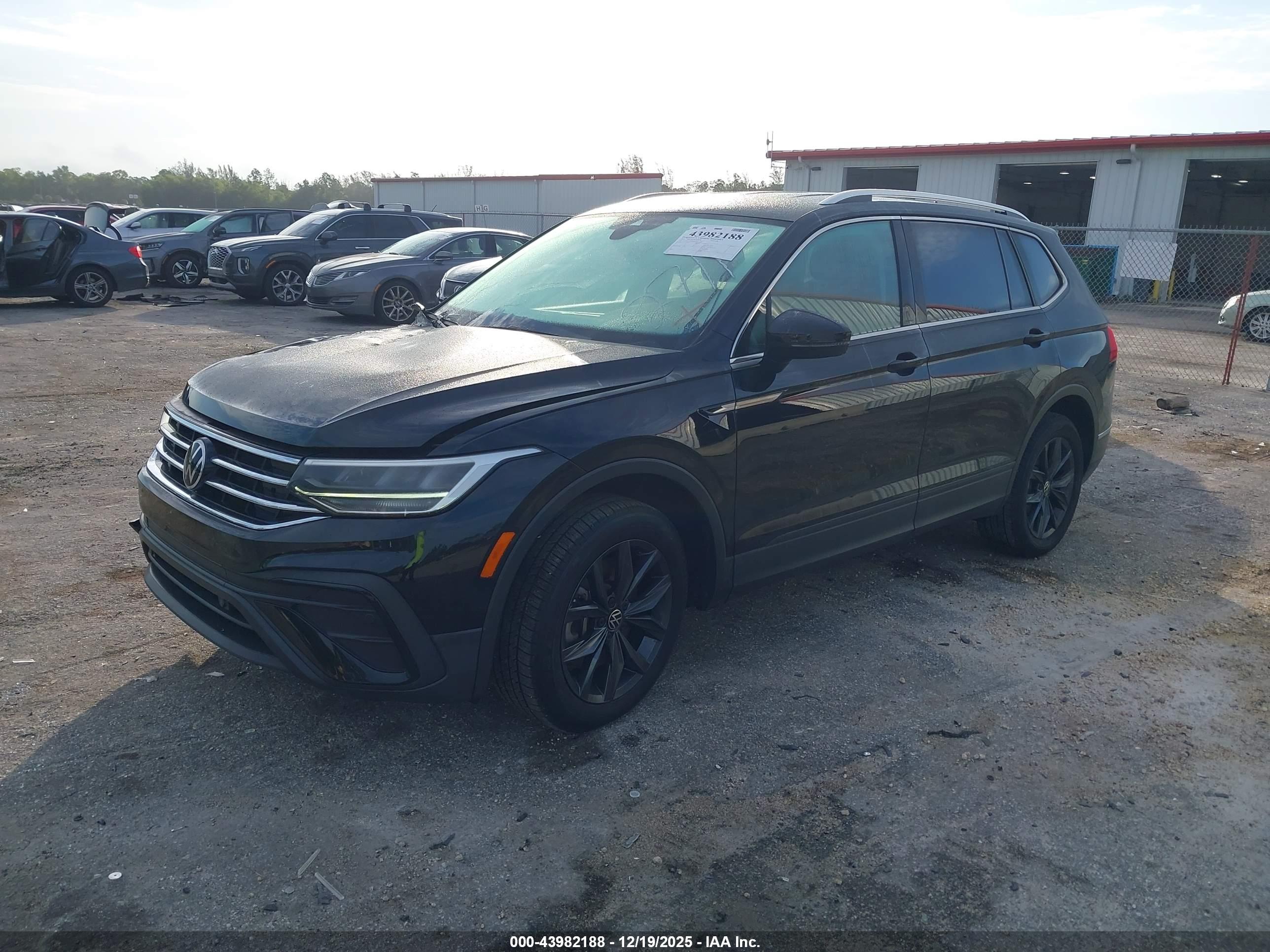 VOLKSWAGEN TIGUAN image 2