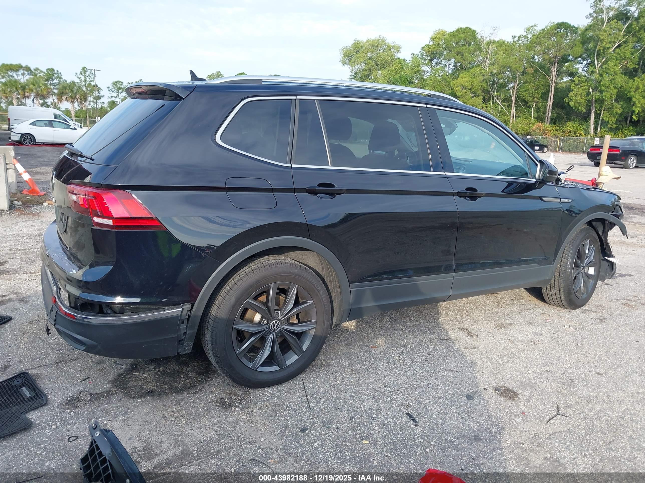 VOLKSWAGEN TIGUAN image 4