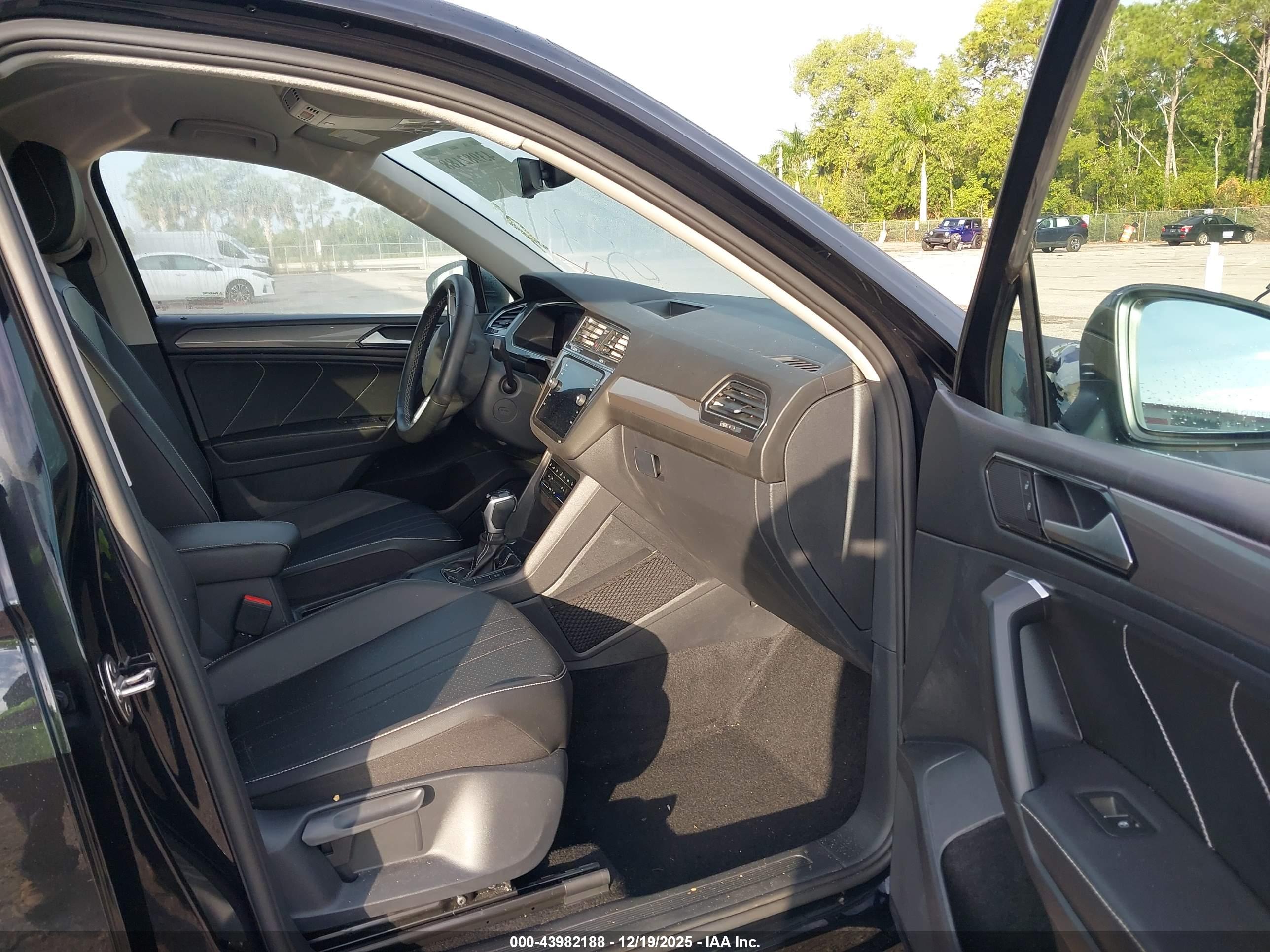 VOLKSWAGEN TIGUAN image 5