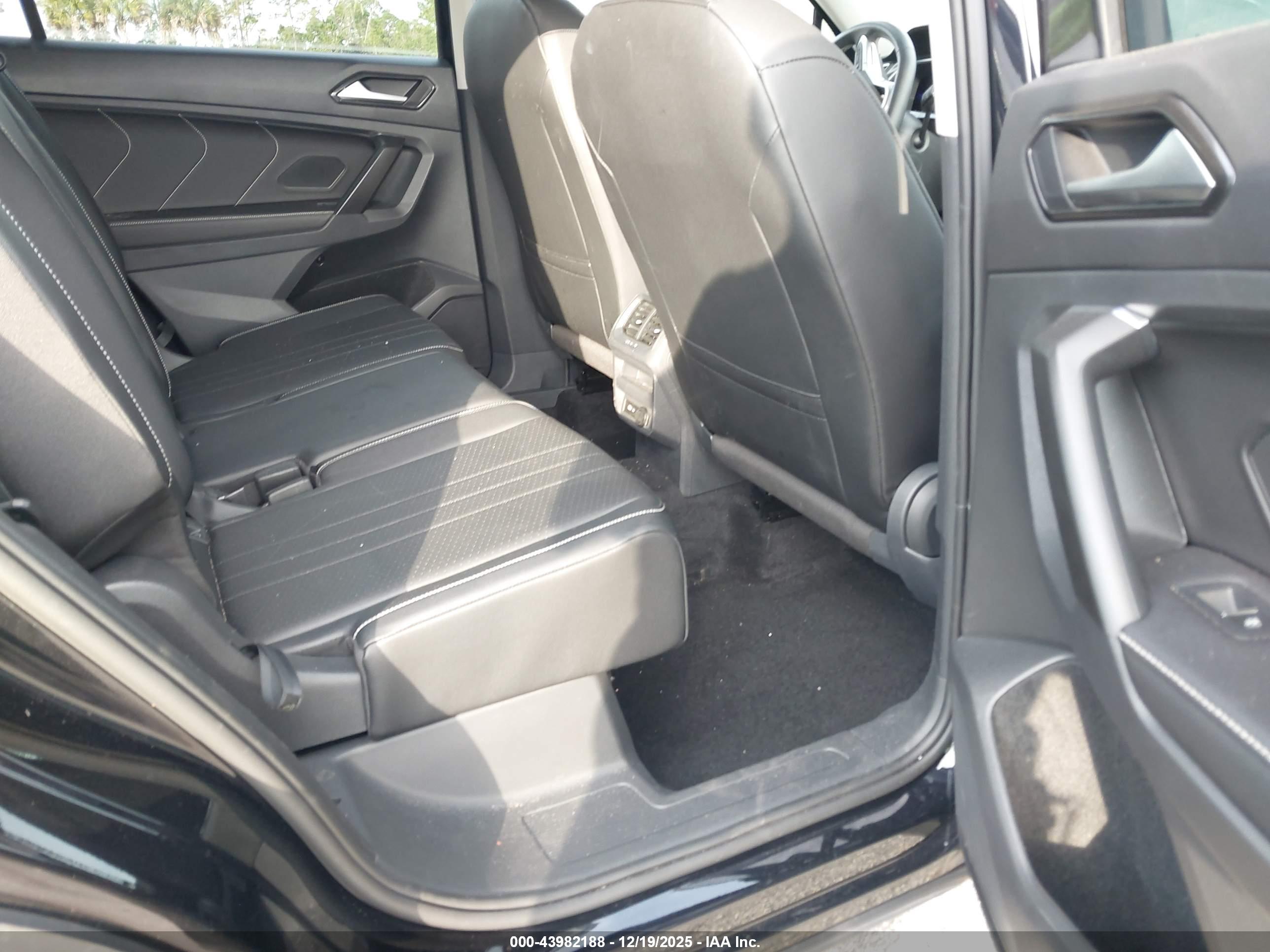 VOLKSWAGEN TIGUAN image 8