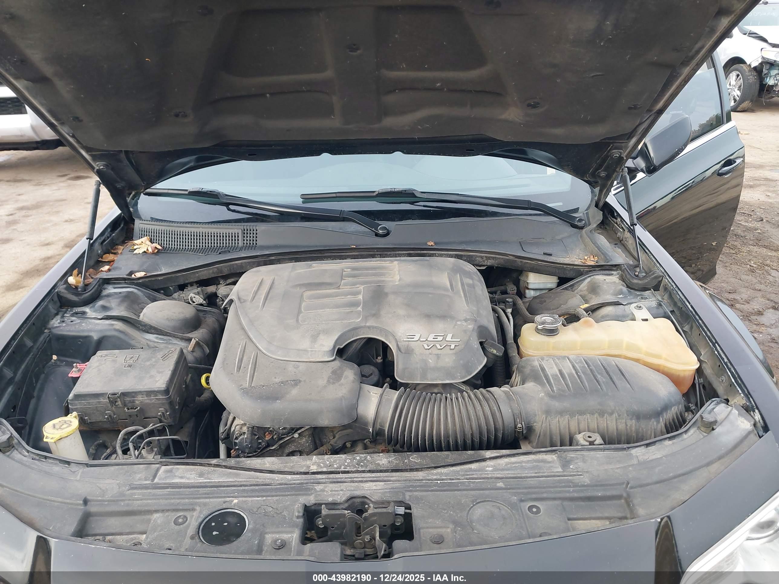CHRYSLER 300 image 10
