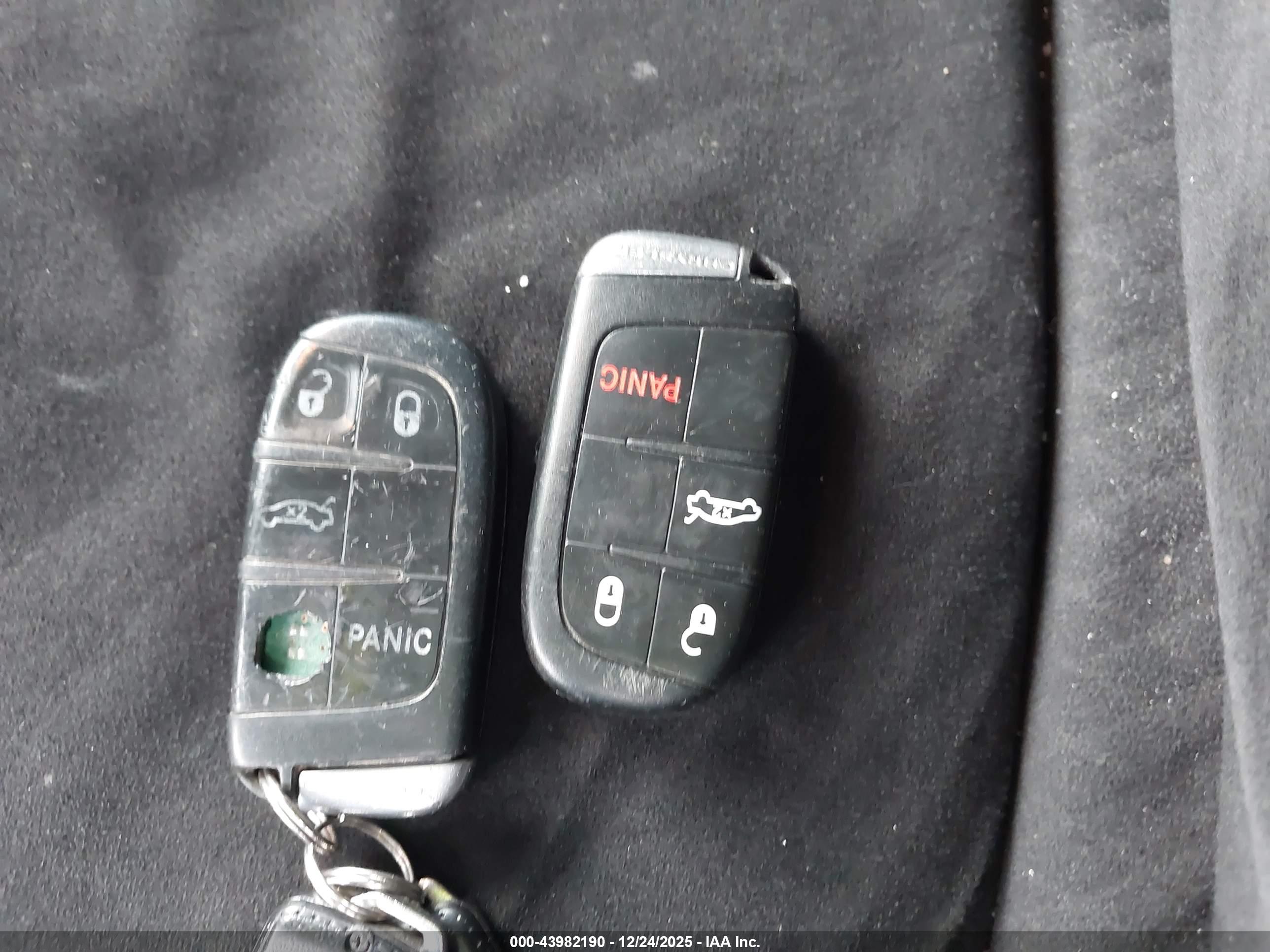 CHRYSLER 300 image 11