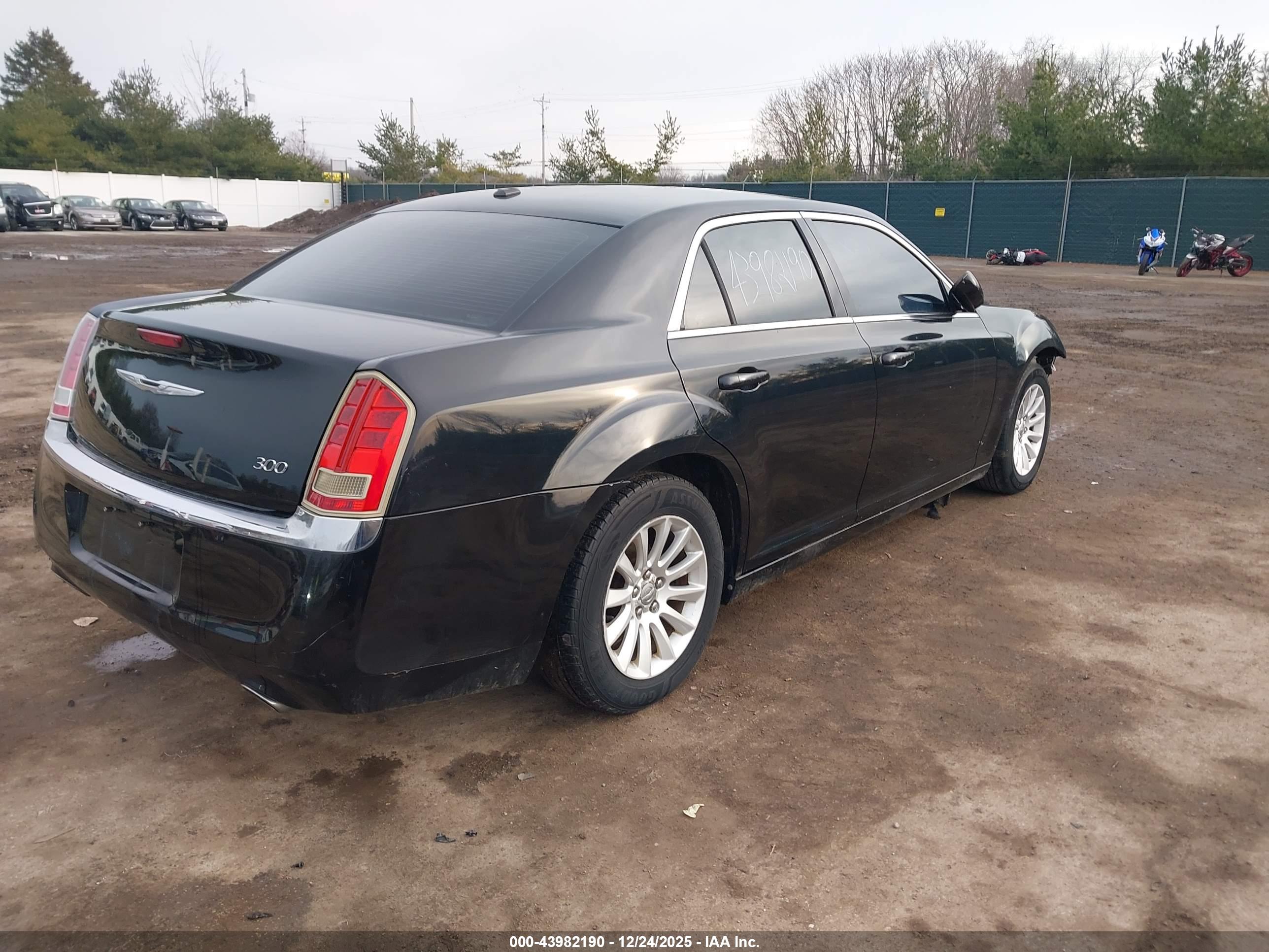 CHRYSLER 300 image 4