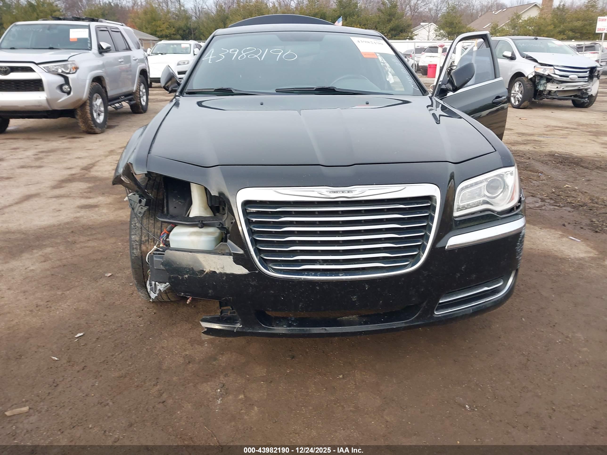 CHRYSLER 300 image 6