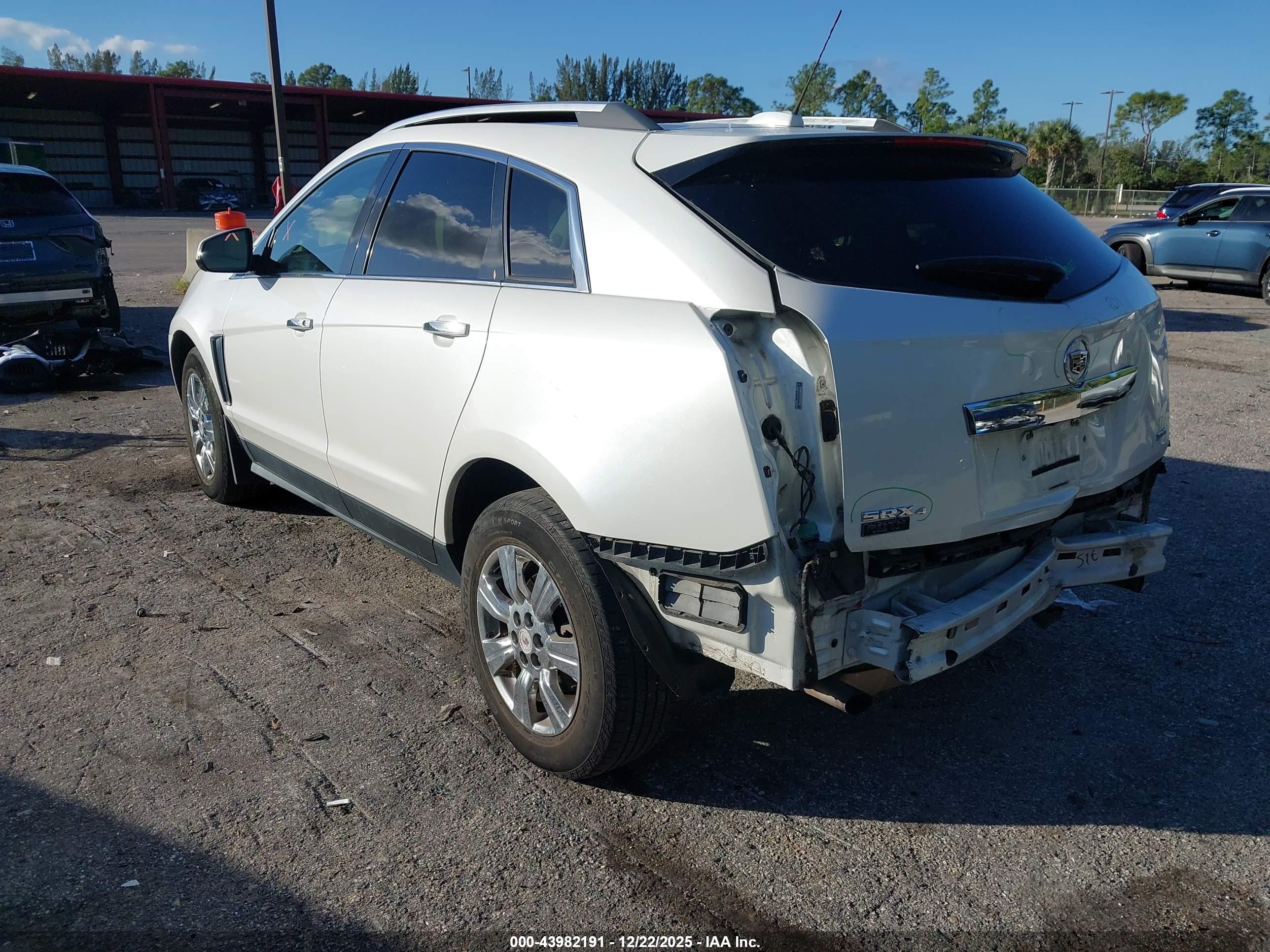 CADILLAC SRX image 3
