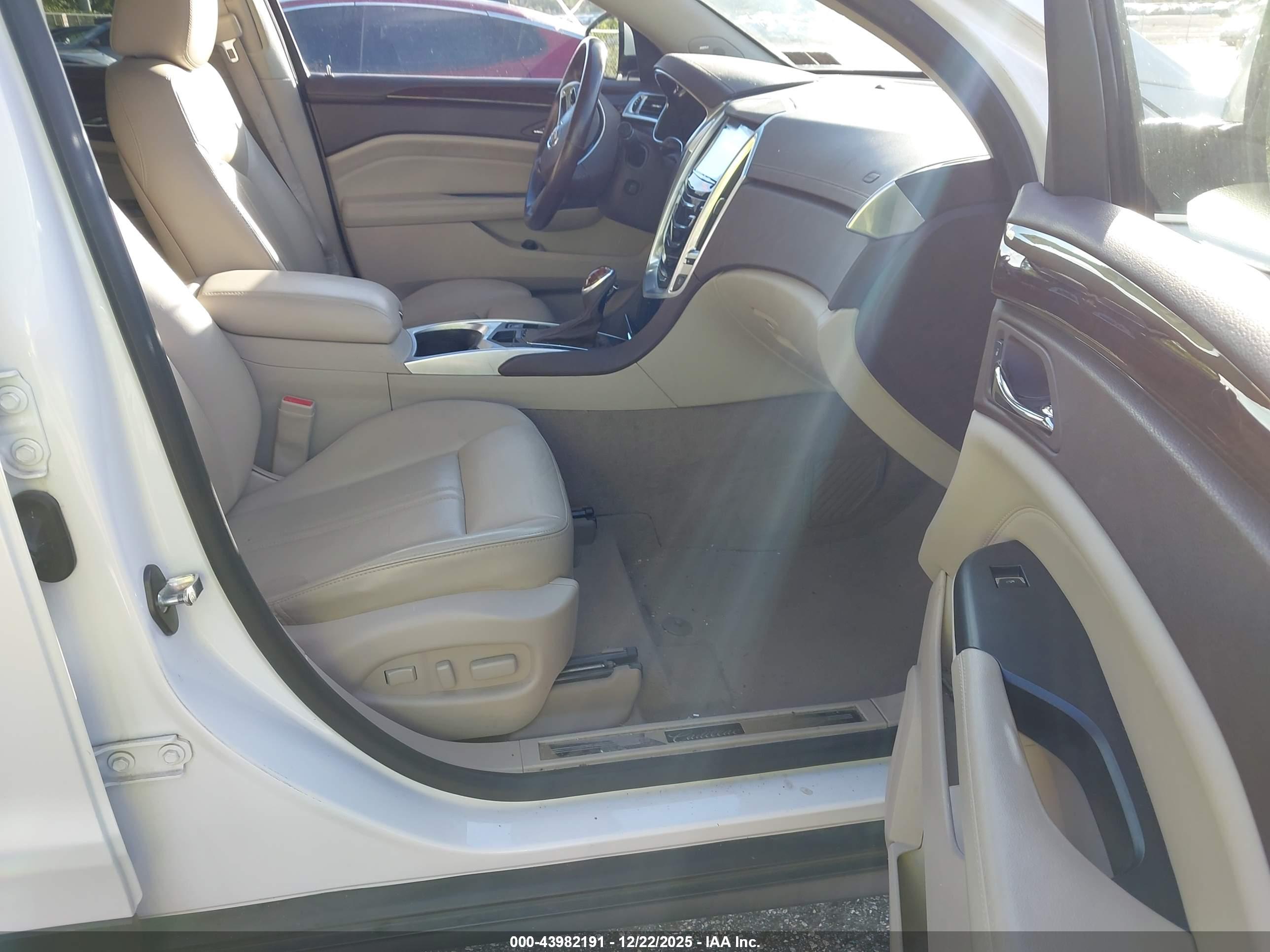 CADILLAC SRX image 5