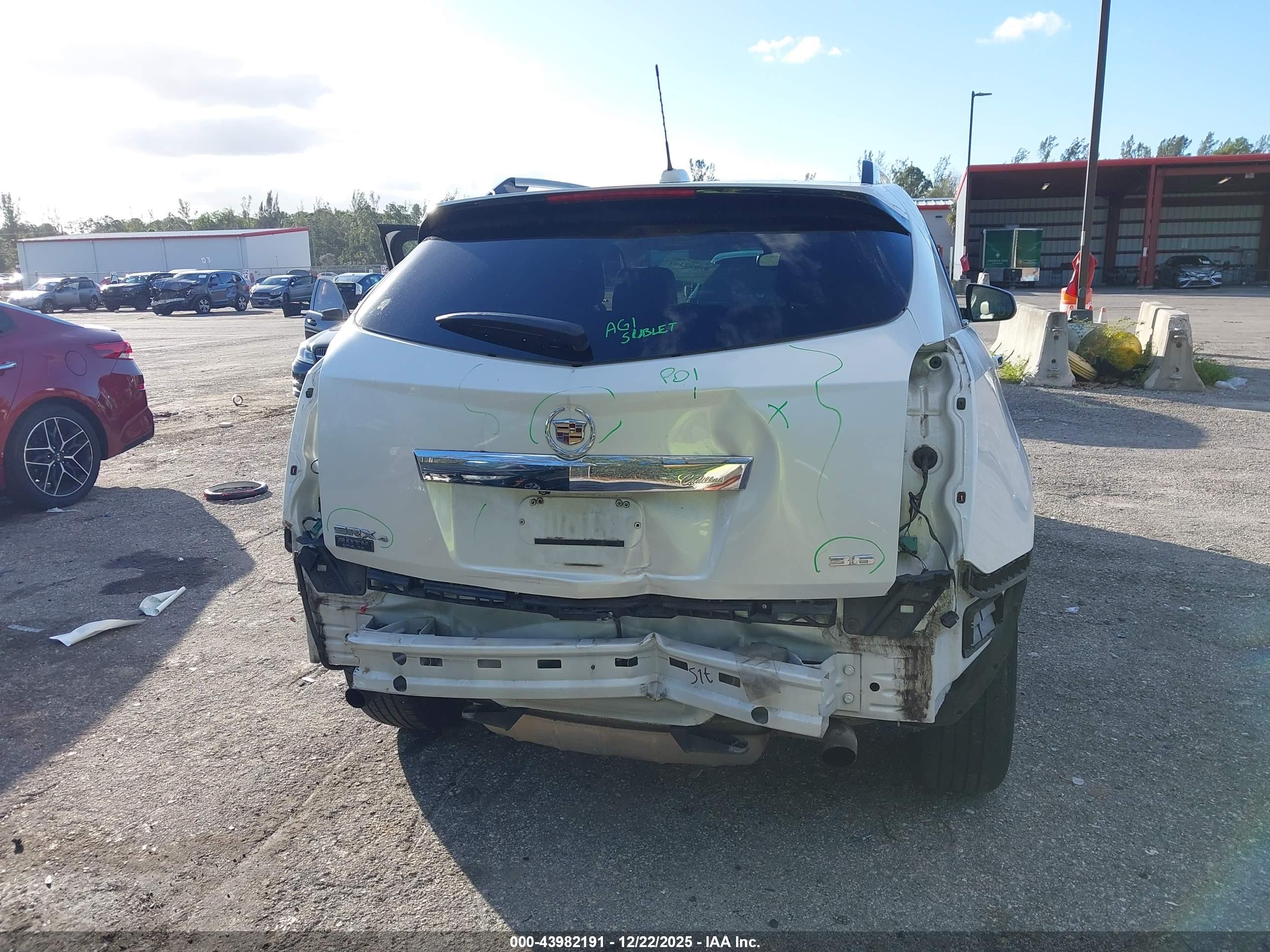 CADILLAC SRX image 6