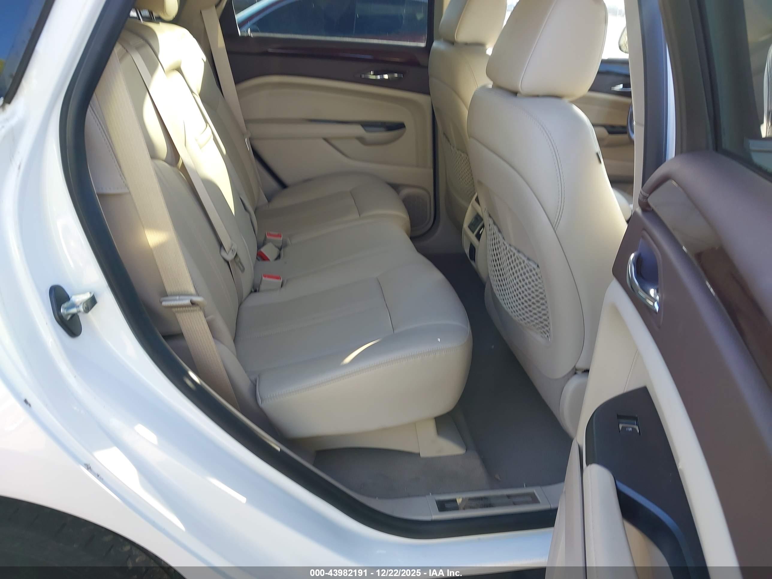 CADILLAC SRX image 8
