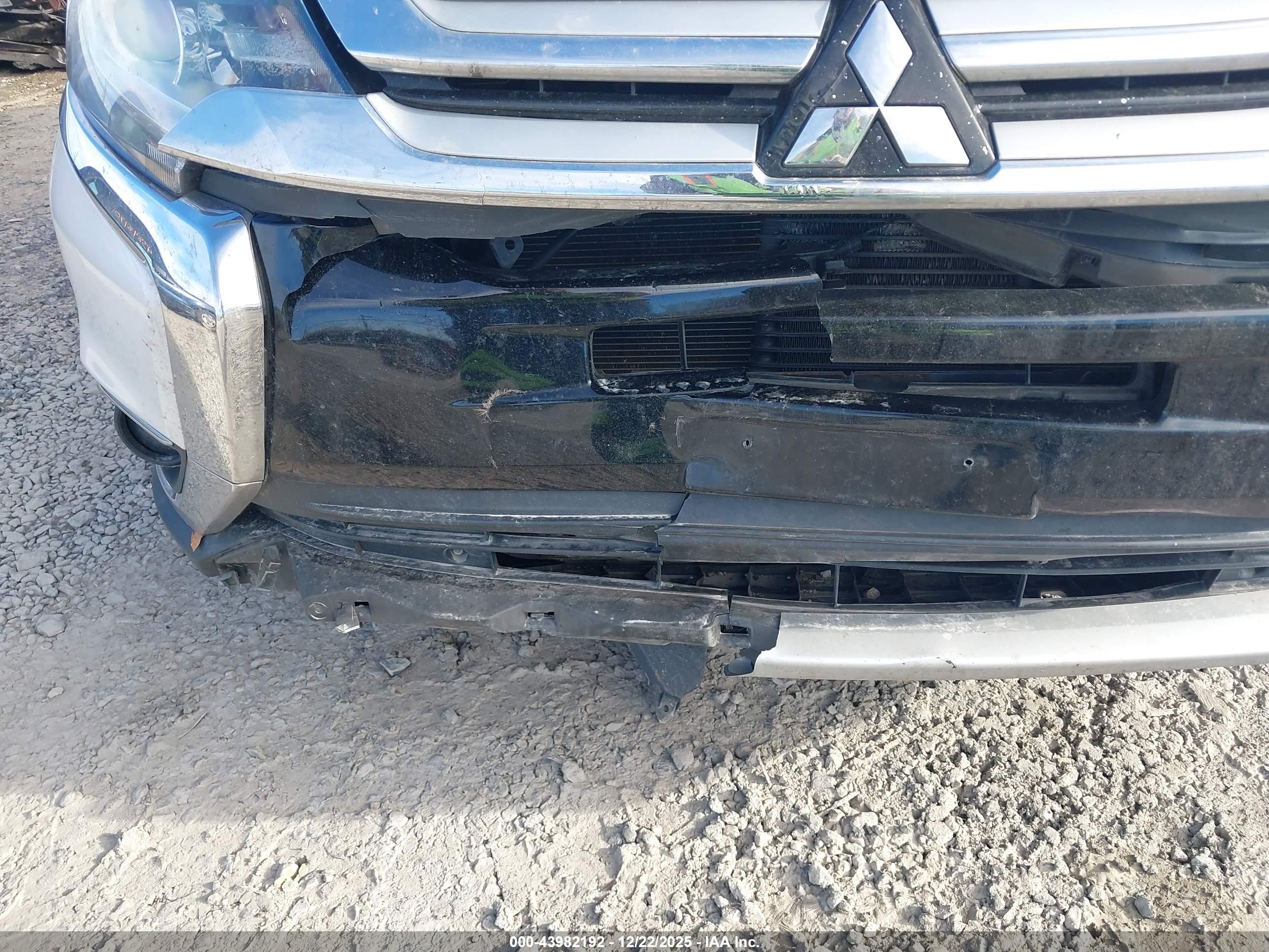MITSUBISHI OUTLANDER image 6