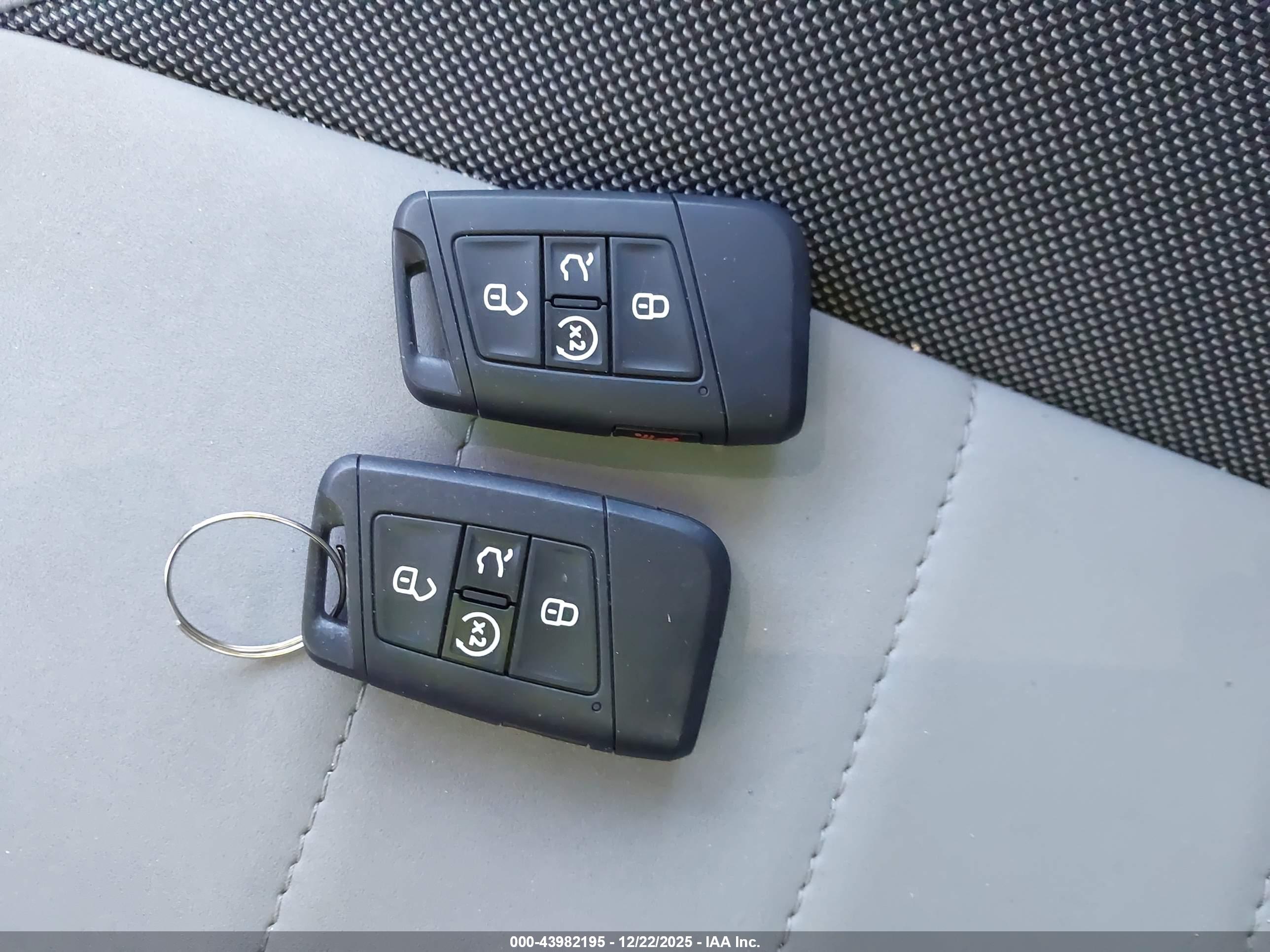 VOLKSWAGEN TAOS image 11