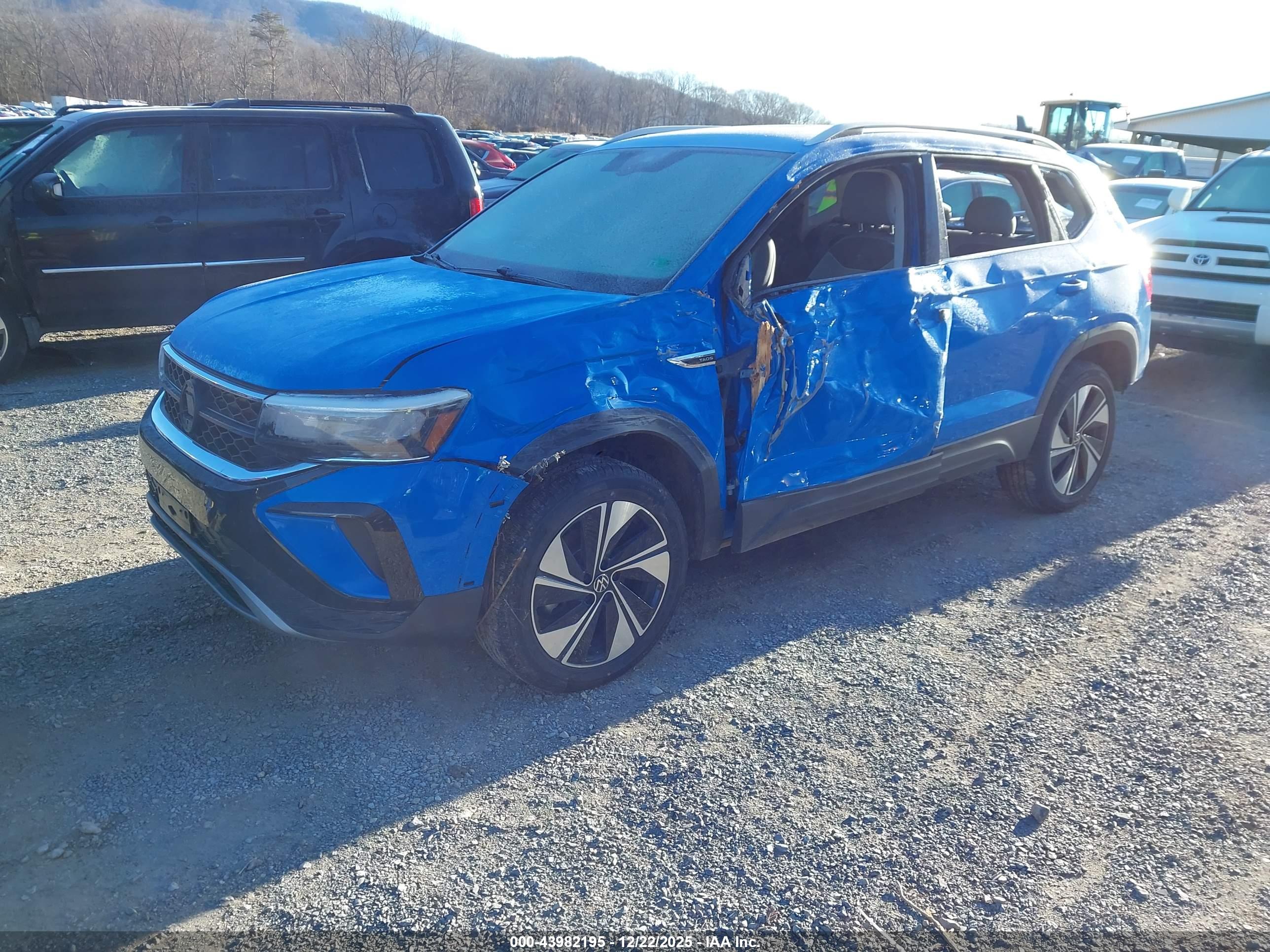 VOLKSWAGEN TAOS image 2