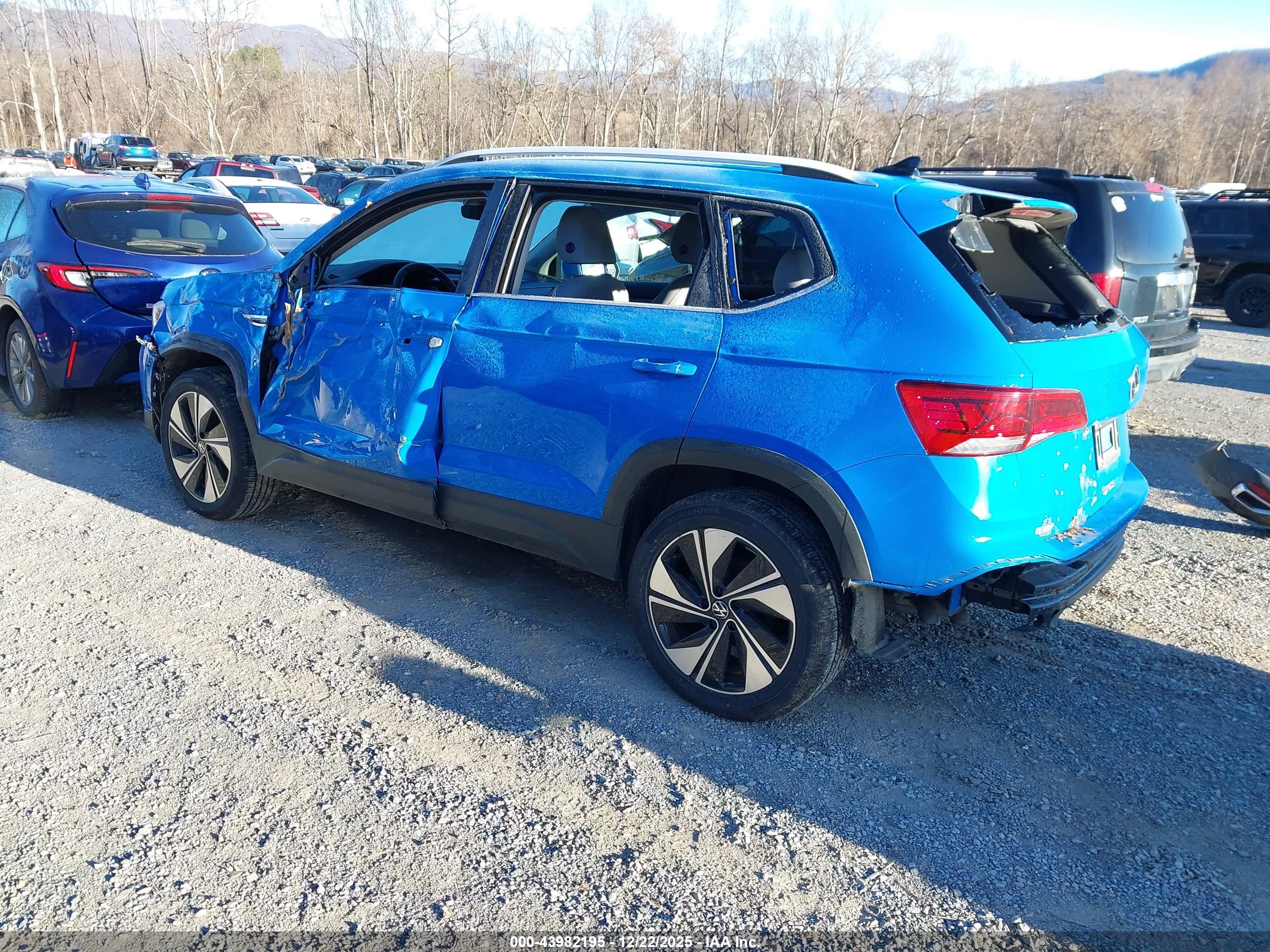 VOLKSWAGEN TAOS image 3
