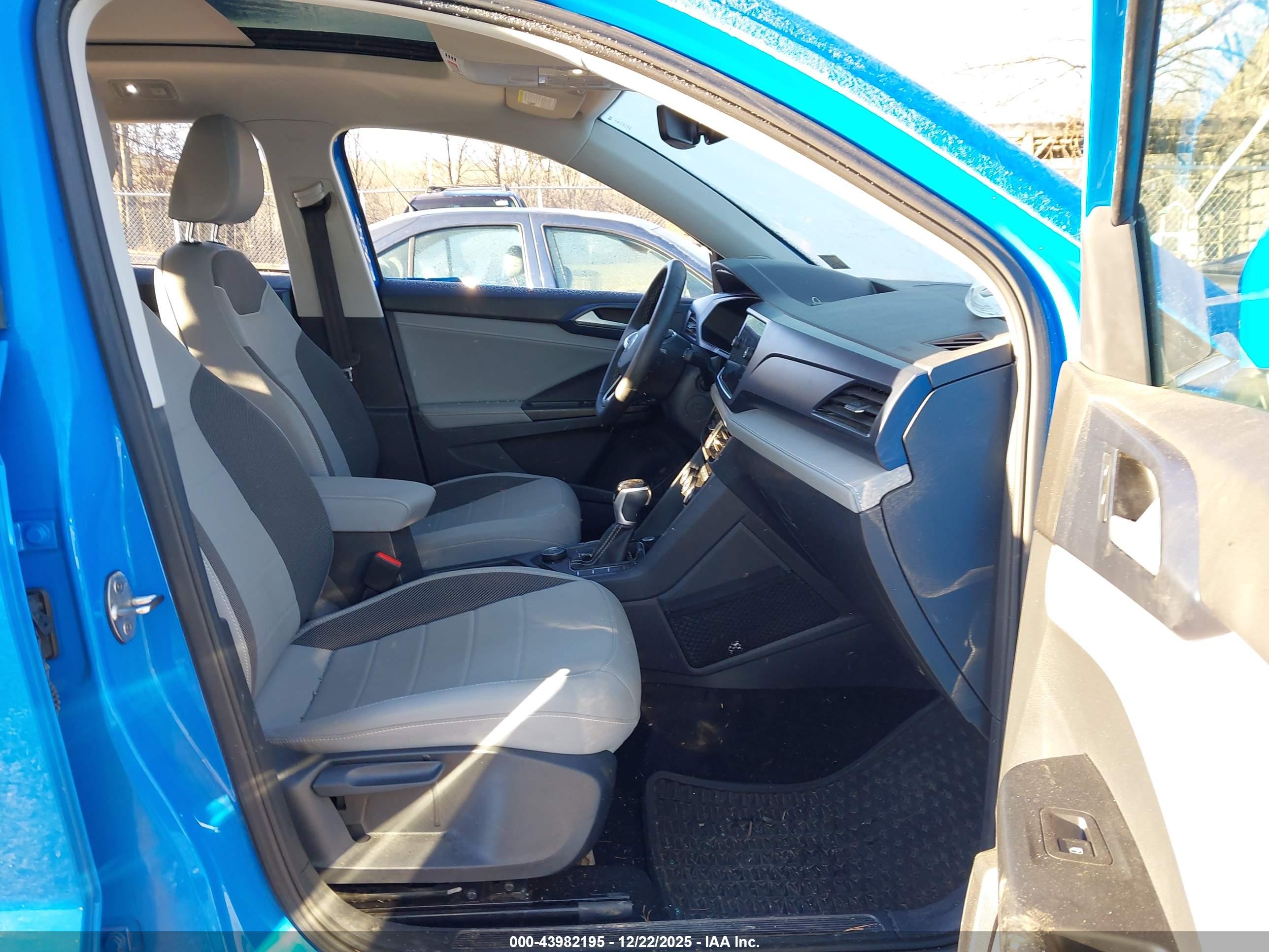 VOLKSWAGEN TAOS image 5