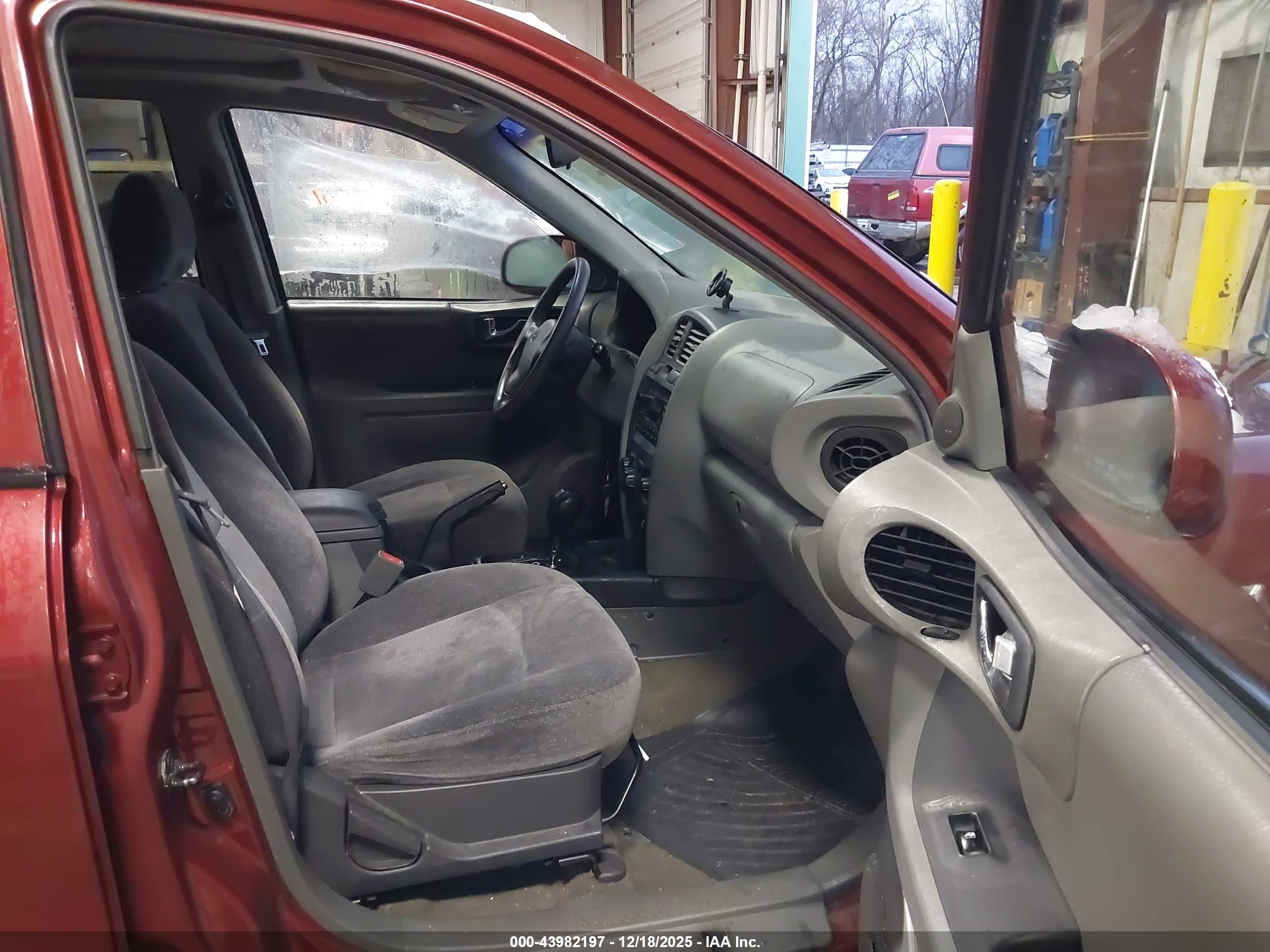 HYUNDAI SANTA image 5