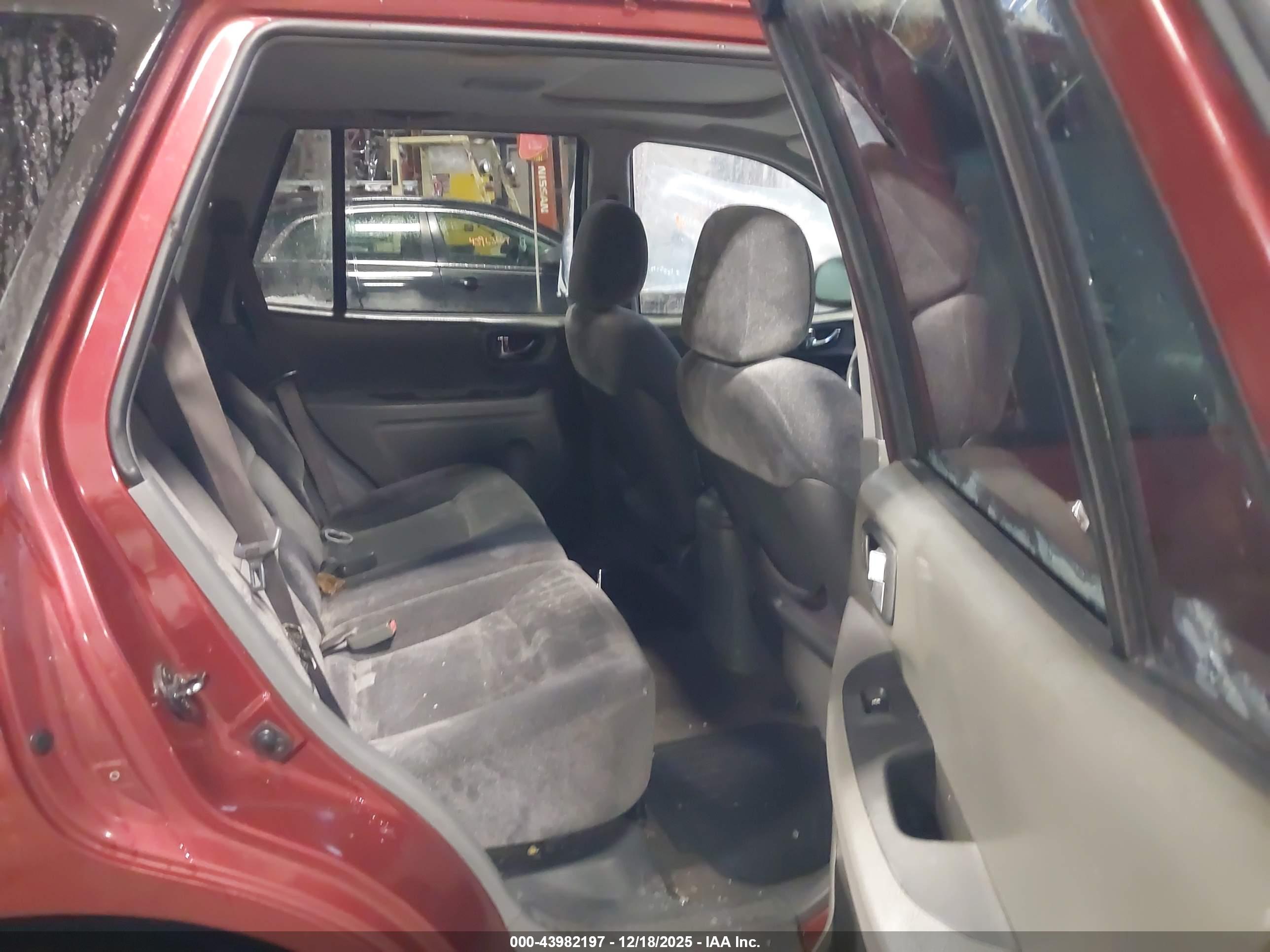 HYUNDAI SANTA image 8