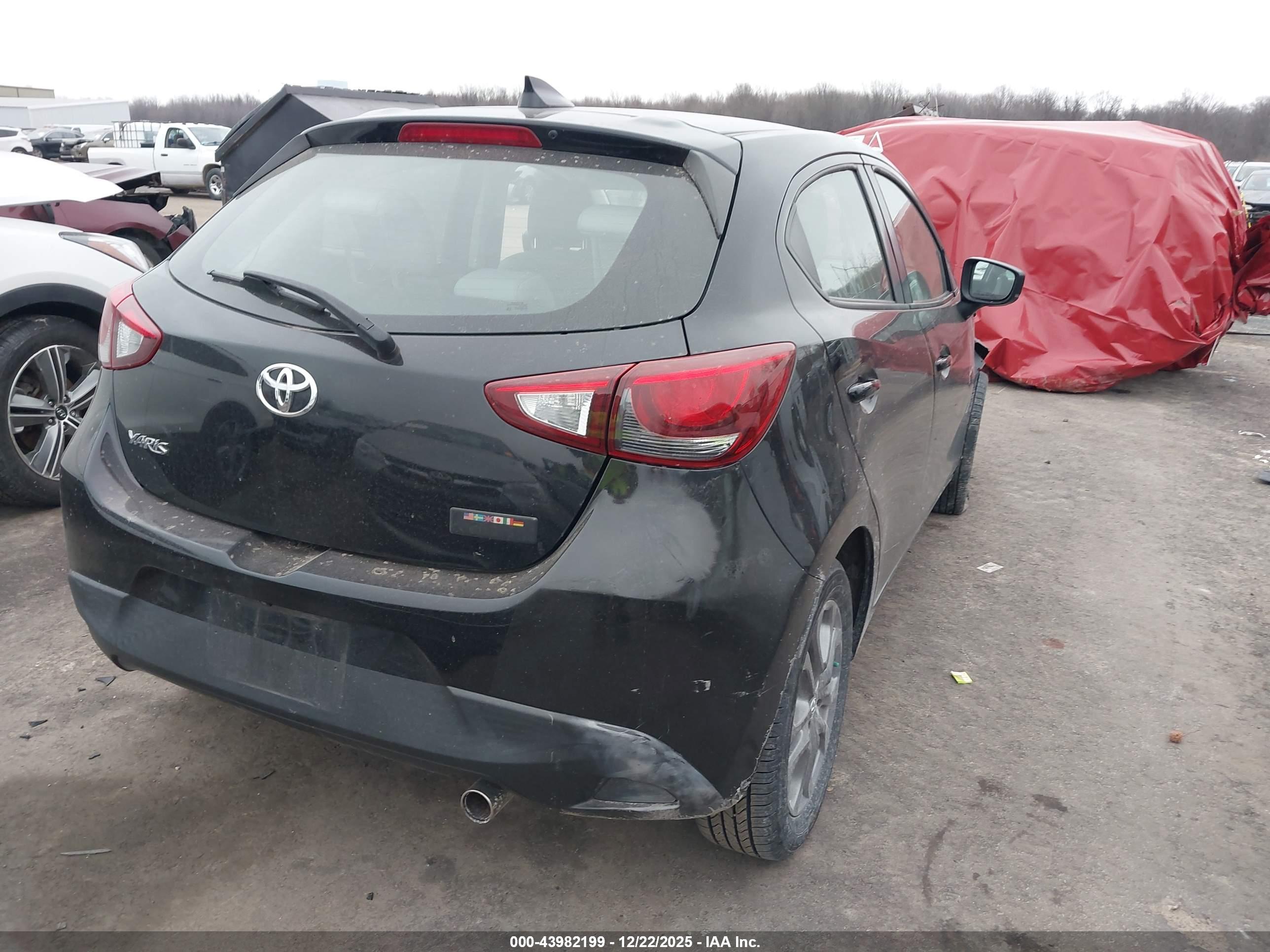TOYOTA YARIS image 4