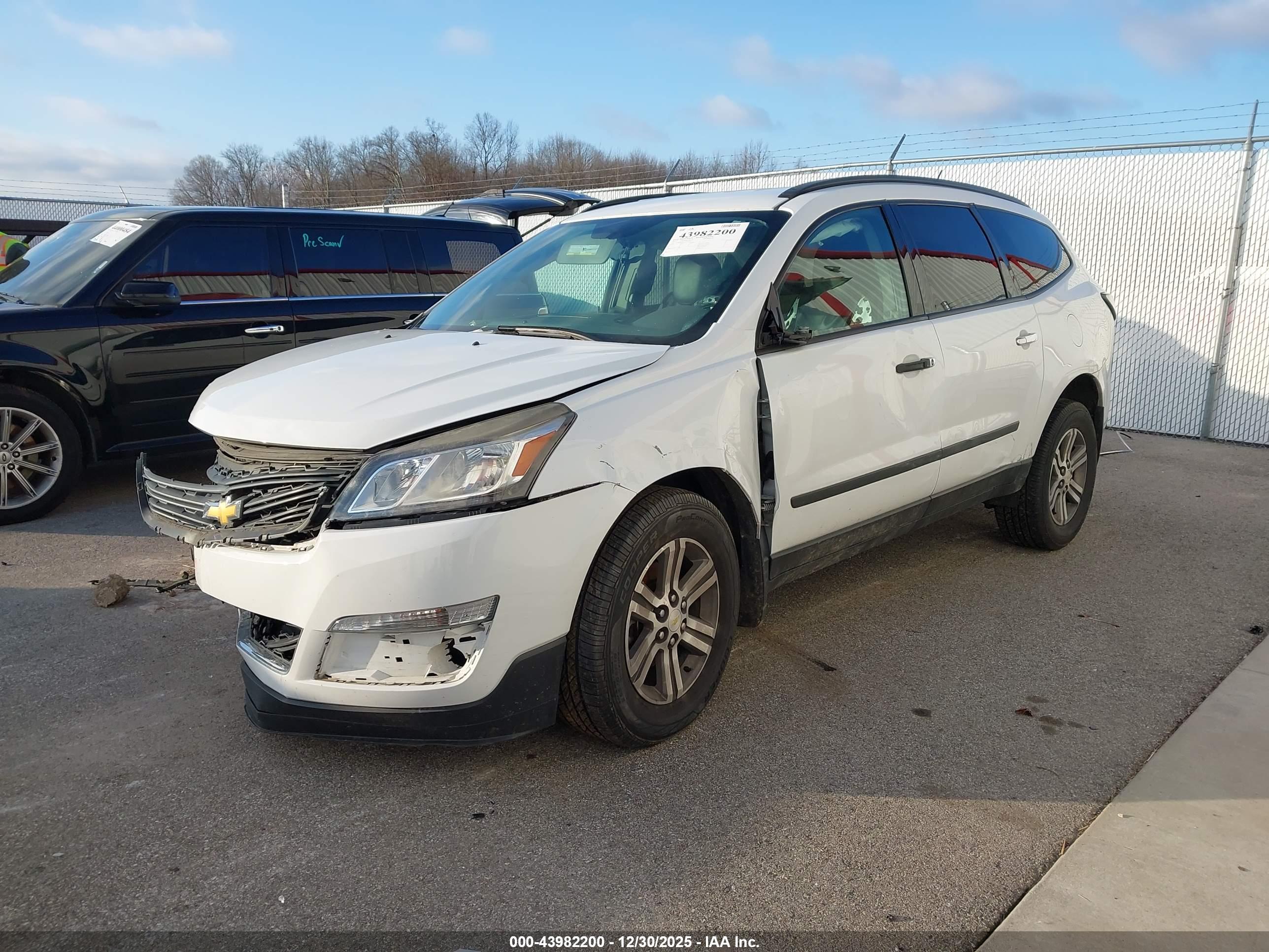 CHEVROLET TRAVERSE image 2