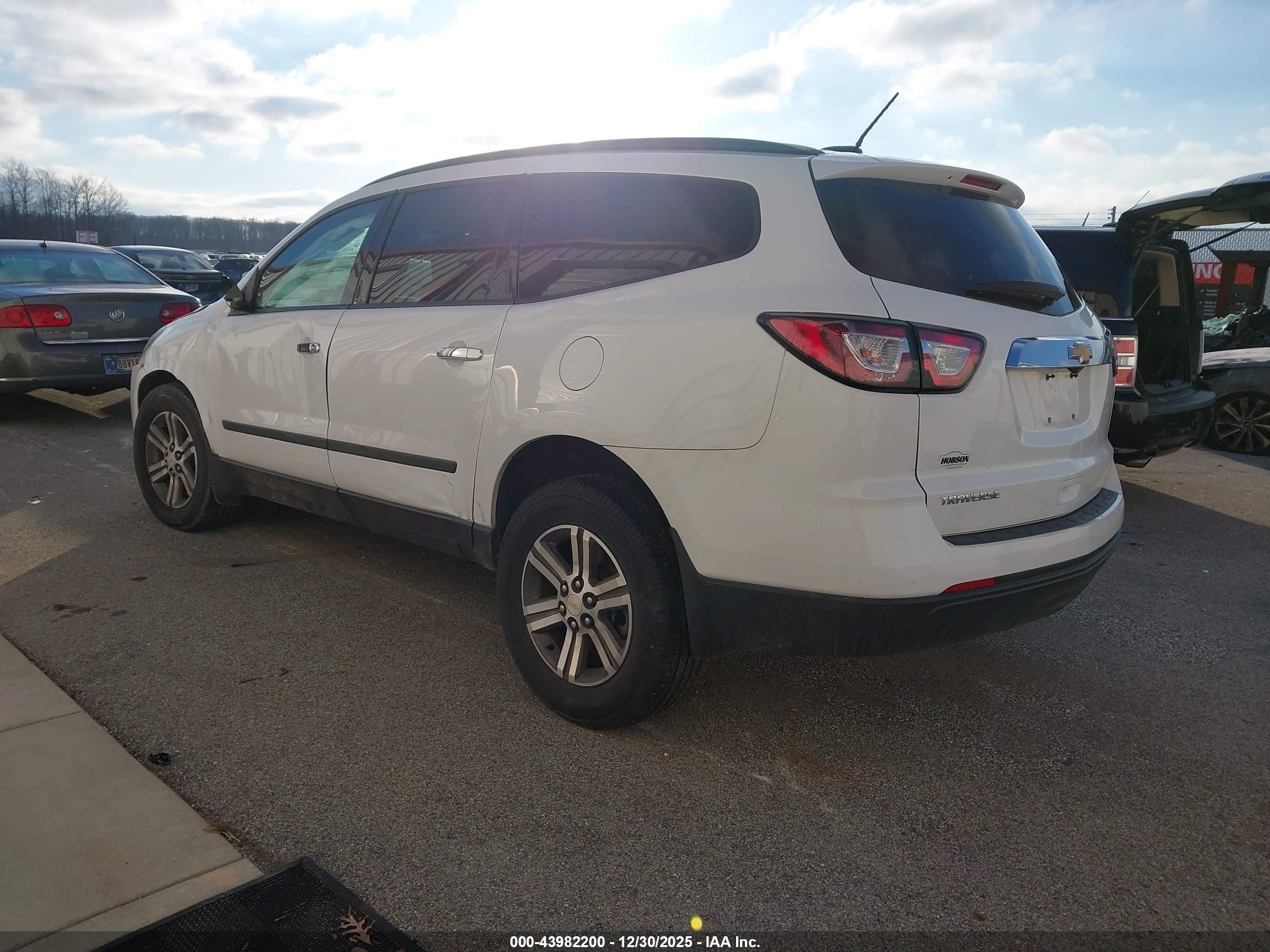 CHEVROLET TRAVERSE image 3