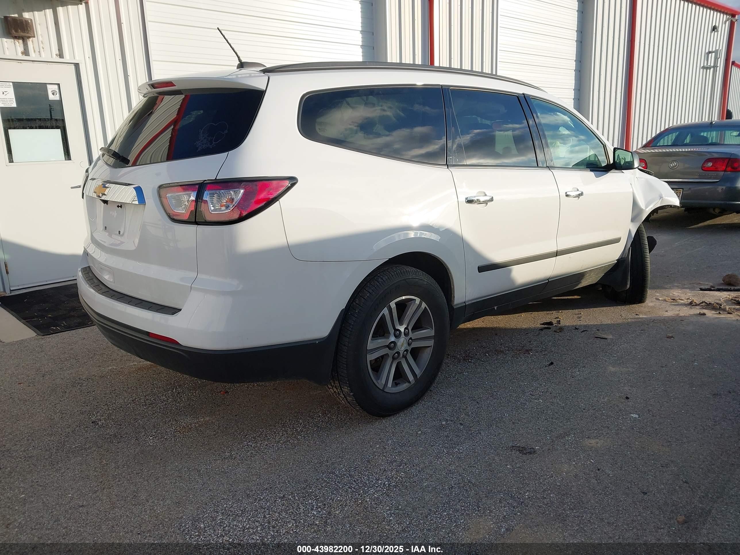 CHEVROLET TRAVERSE image 4