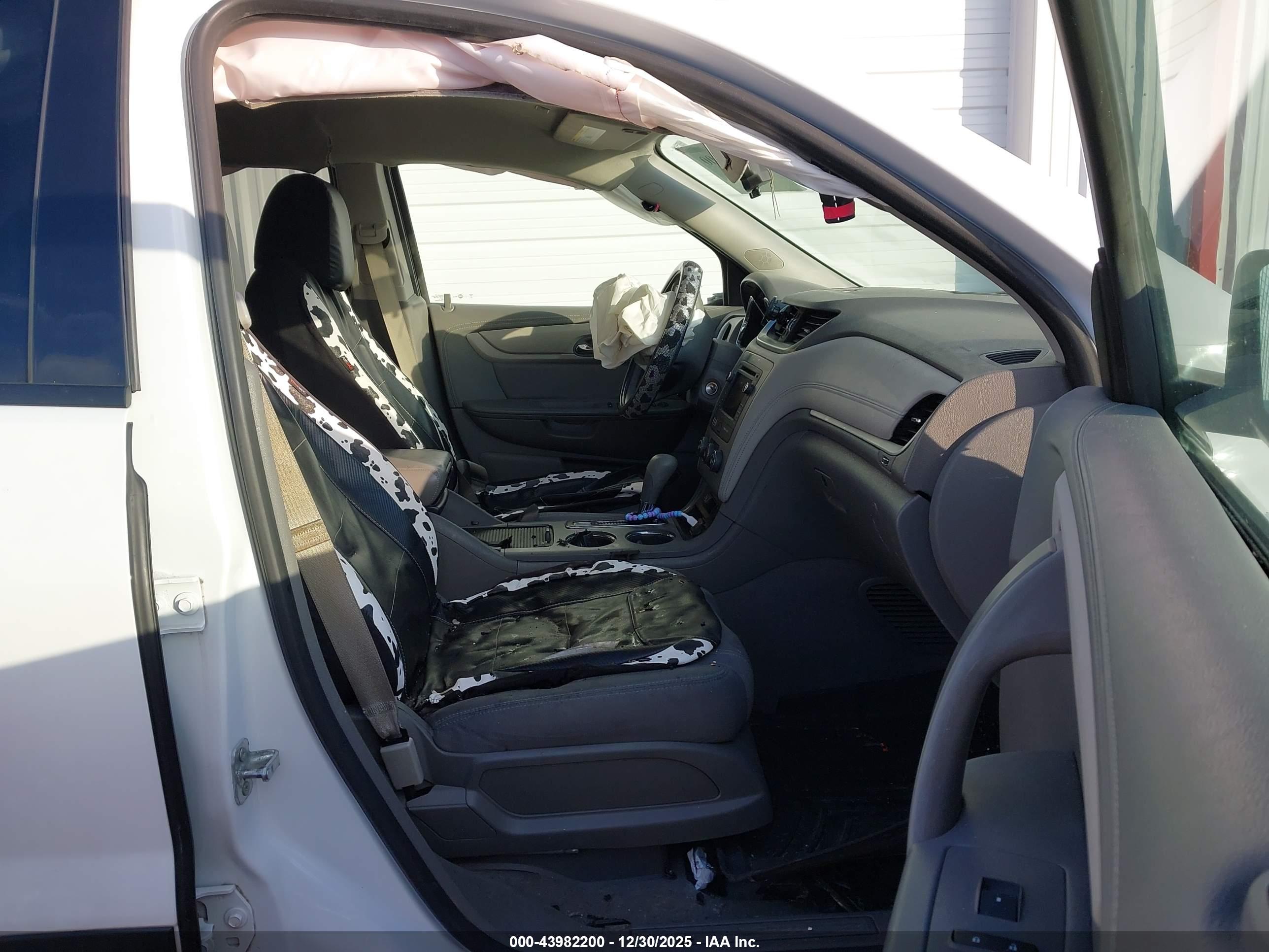 CHEVROLET TRAVERSE image 5