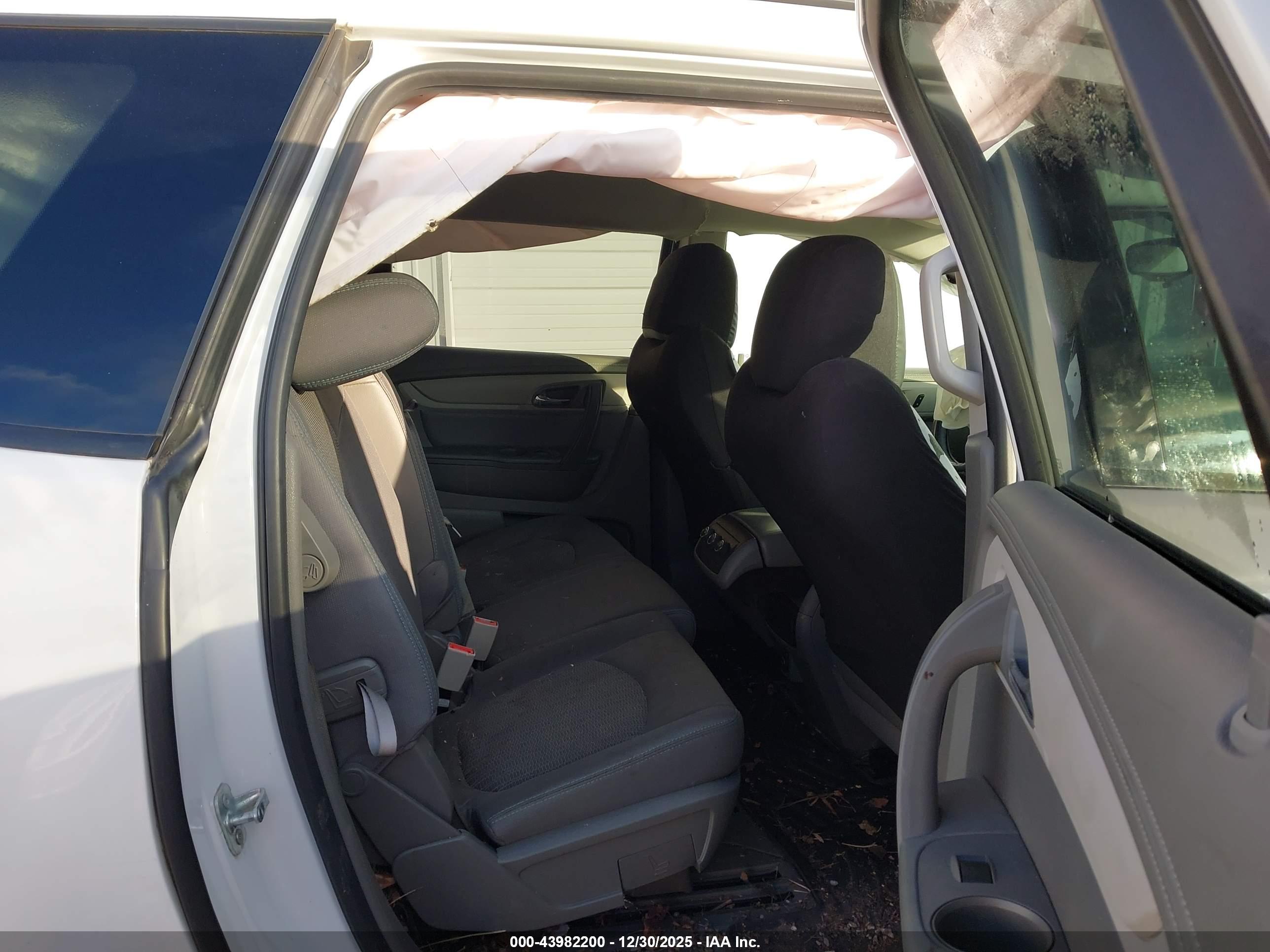 CHEVROLET TRAVERSE image 8