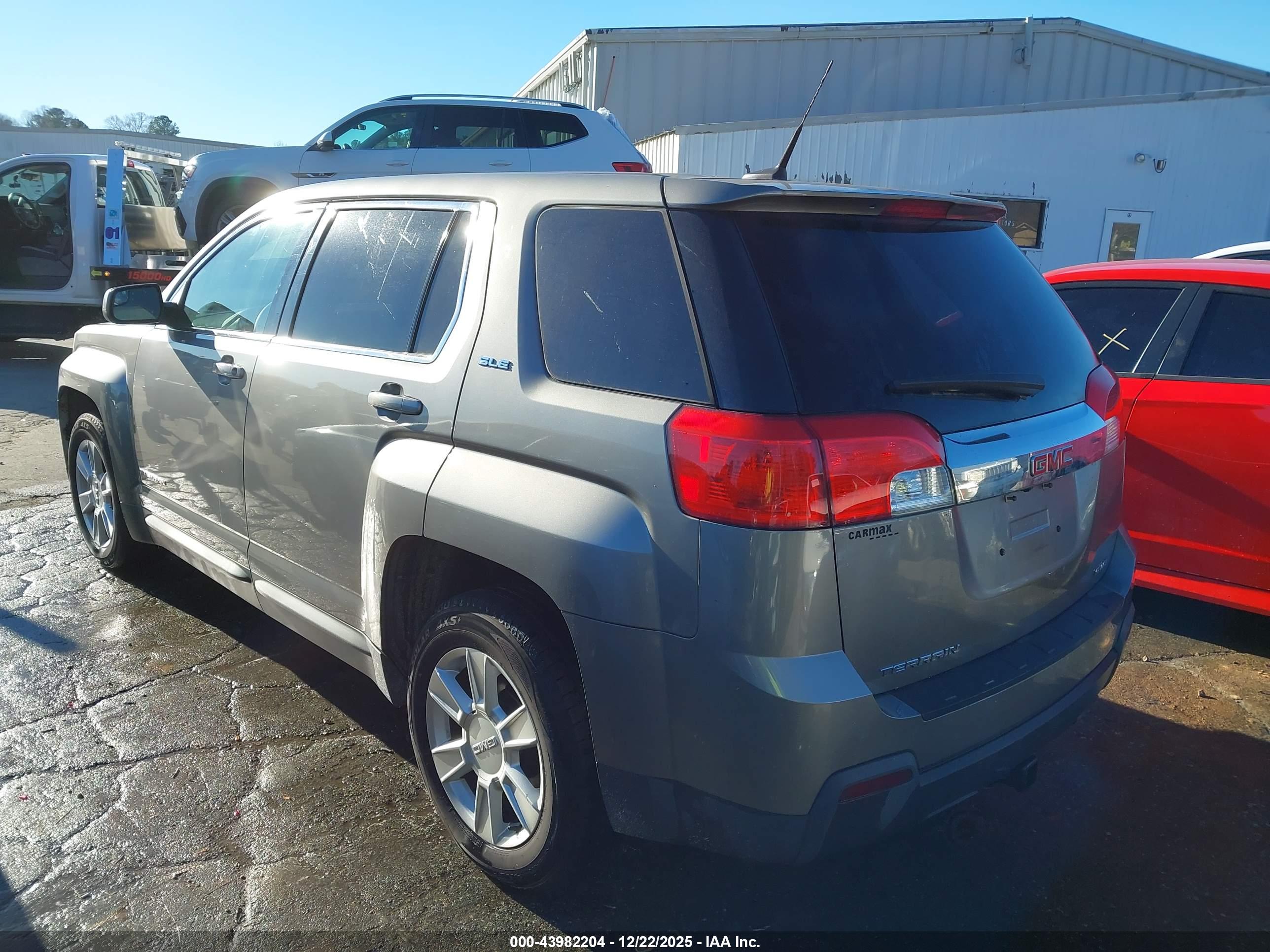 GMC TERRAIN image 3