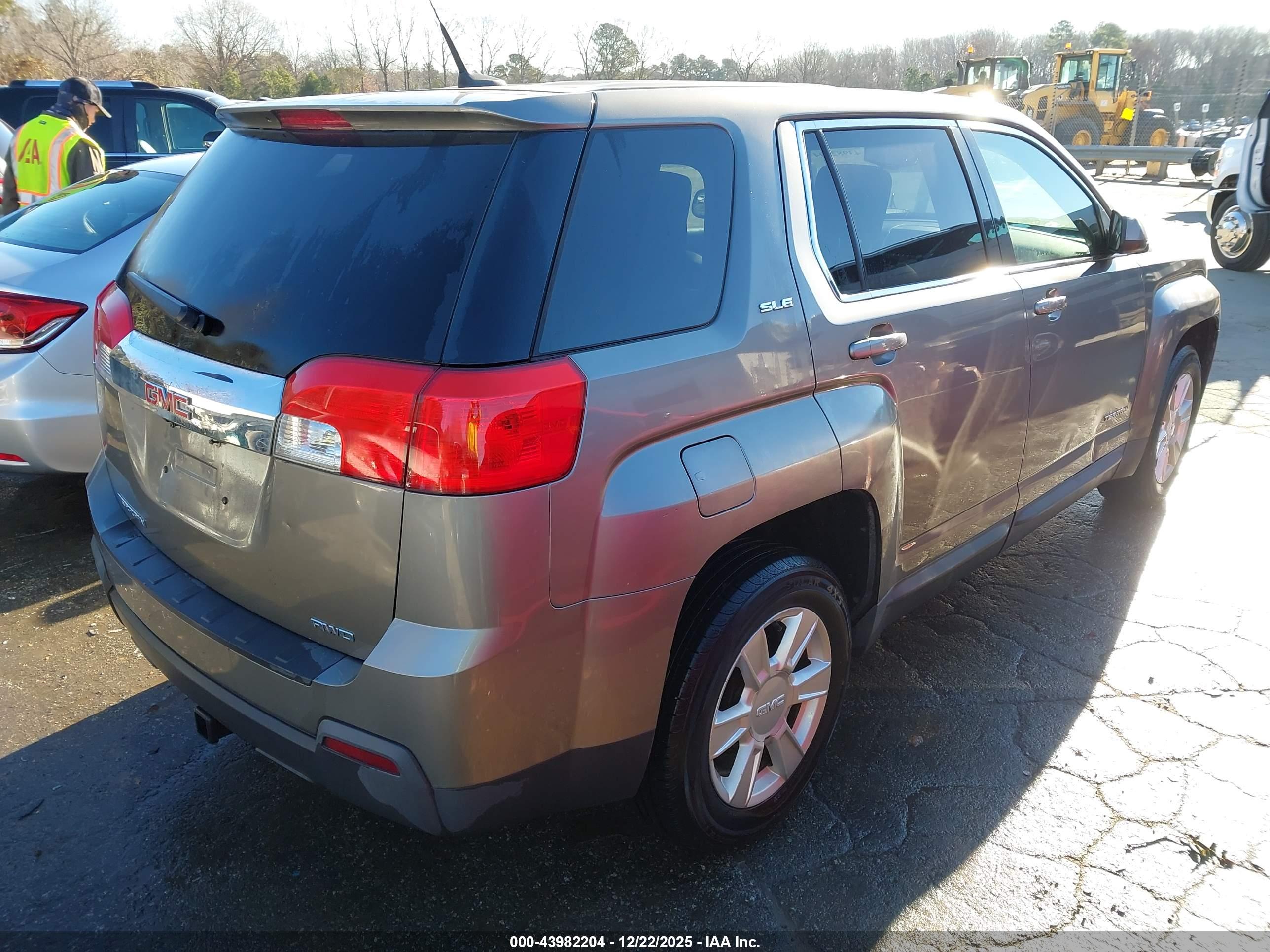 GMC TERRAIN image 4