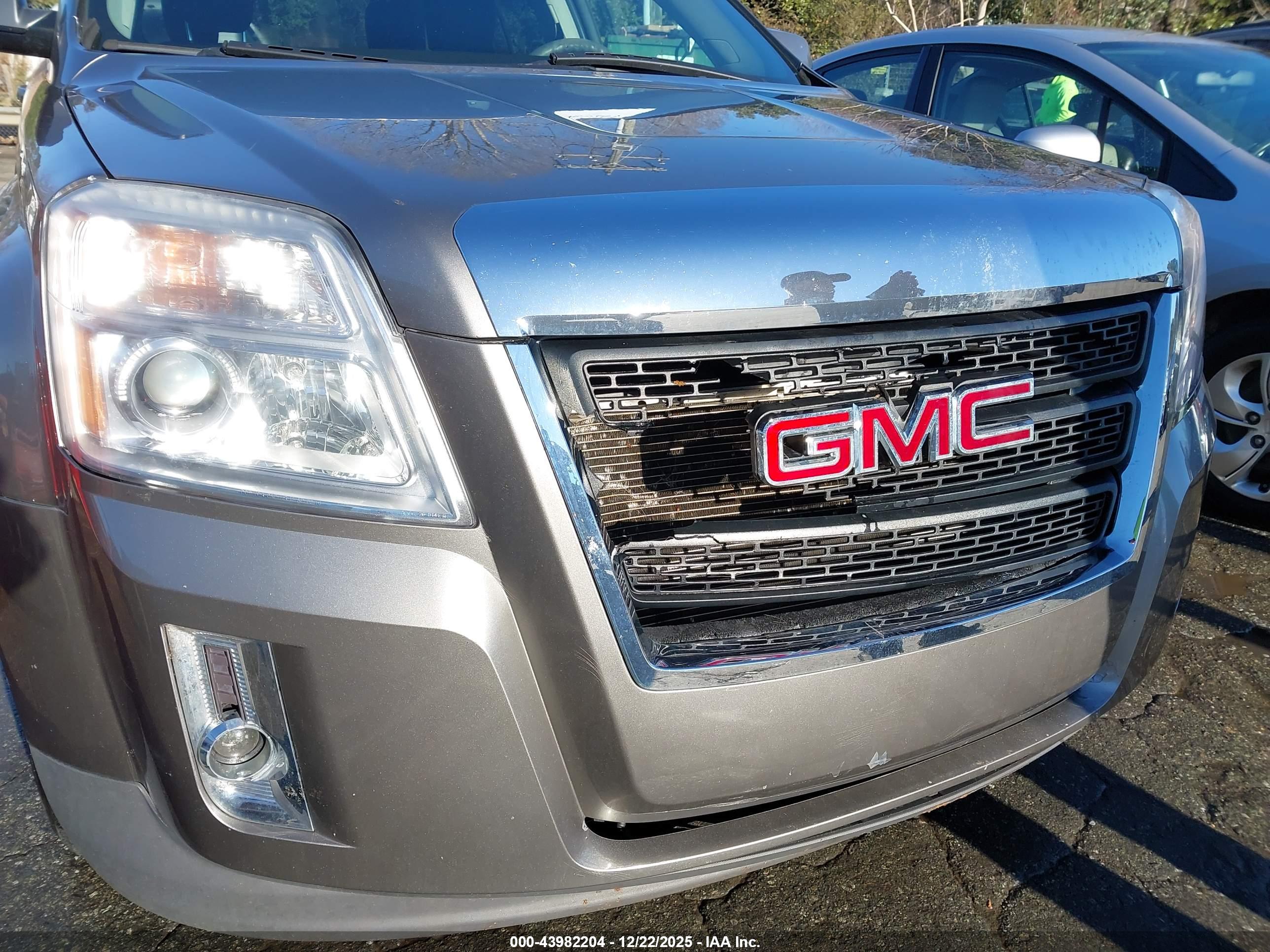 GMC TERRAIN image 6