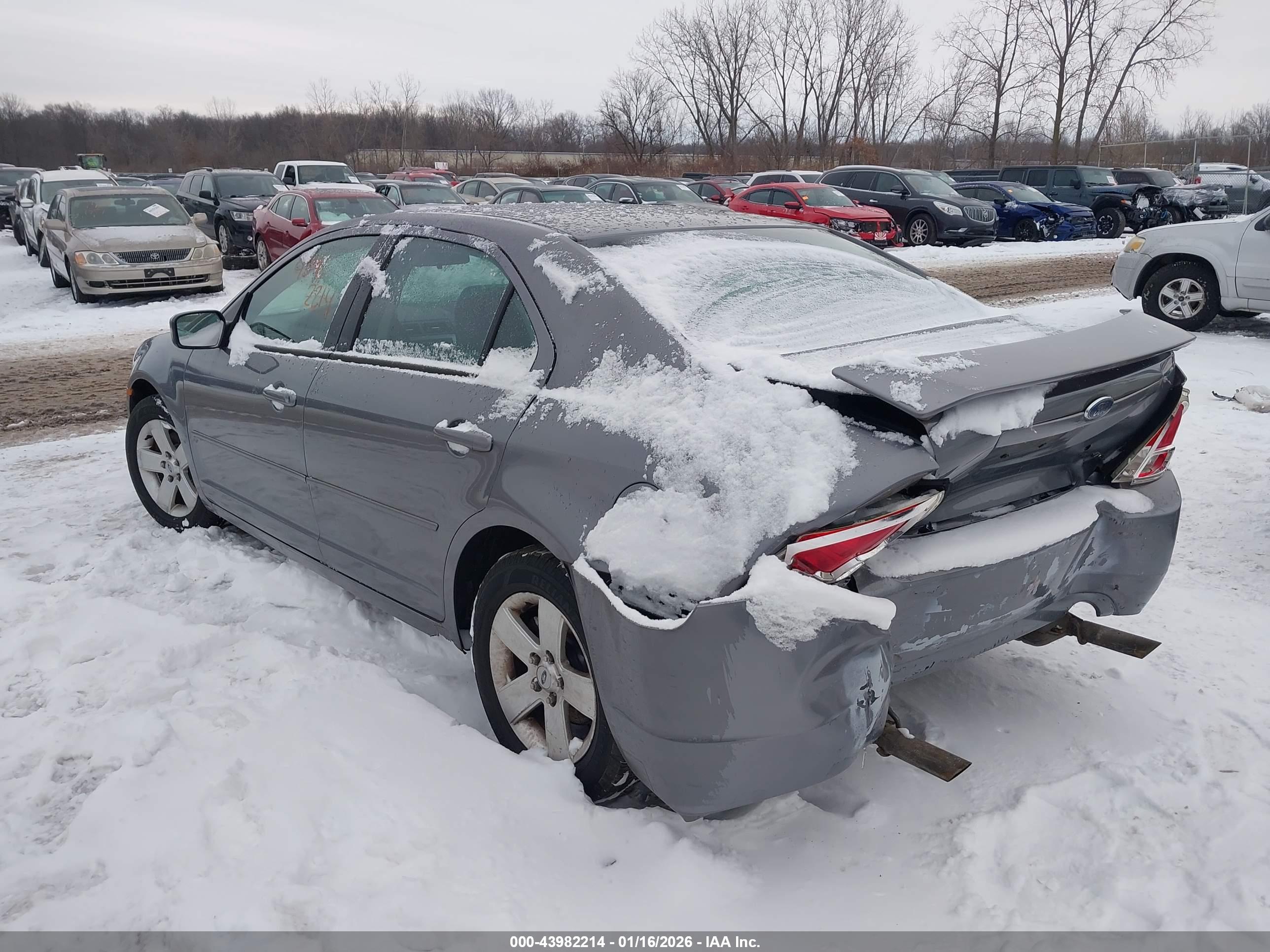 FORD FUSION image 3